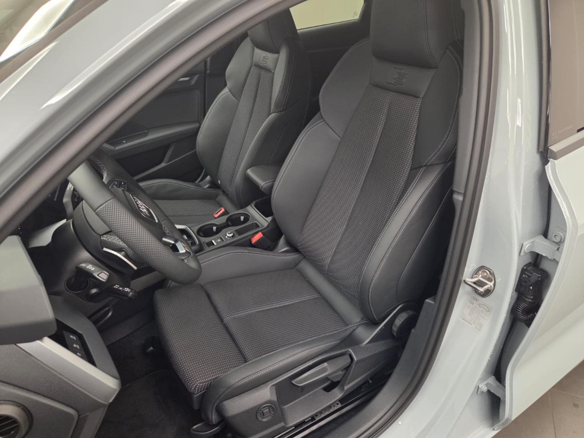 Audi A3 Sportback TFSI 116 CV / 85 kW S tronic (2025) - Photo 2