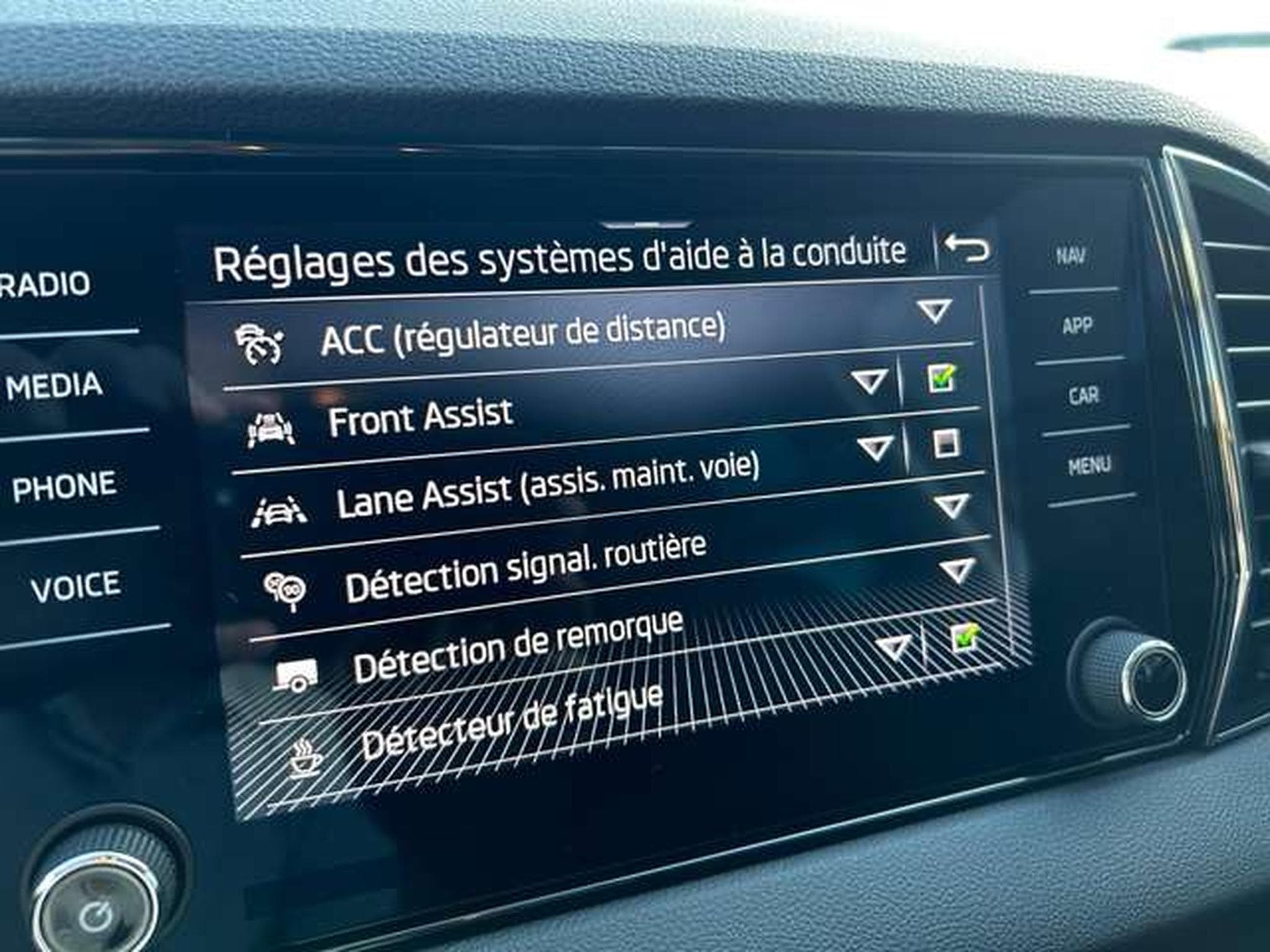 Skoda Karoq 2.0 TDi AMBITION DSG 7 (2024) - Photo 9