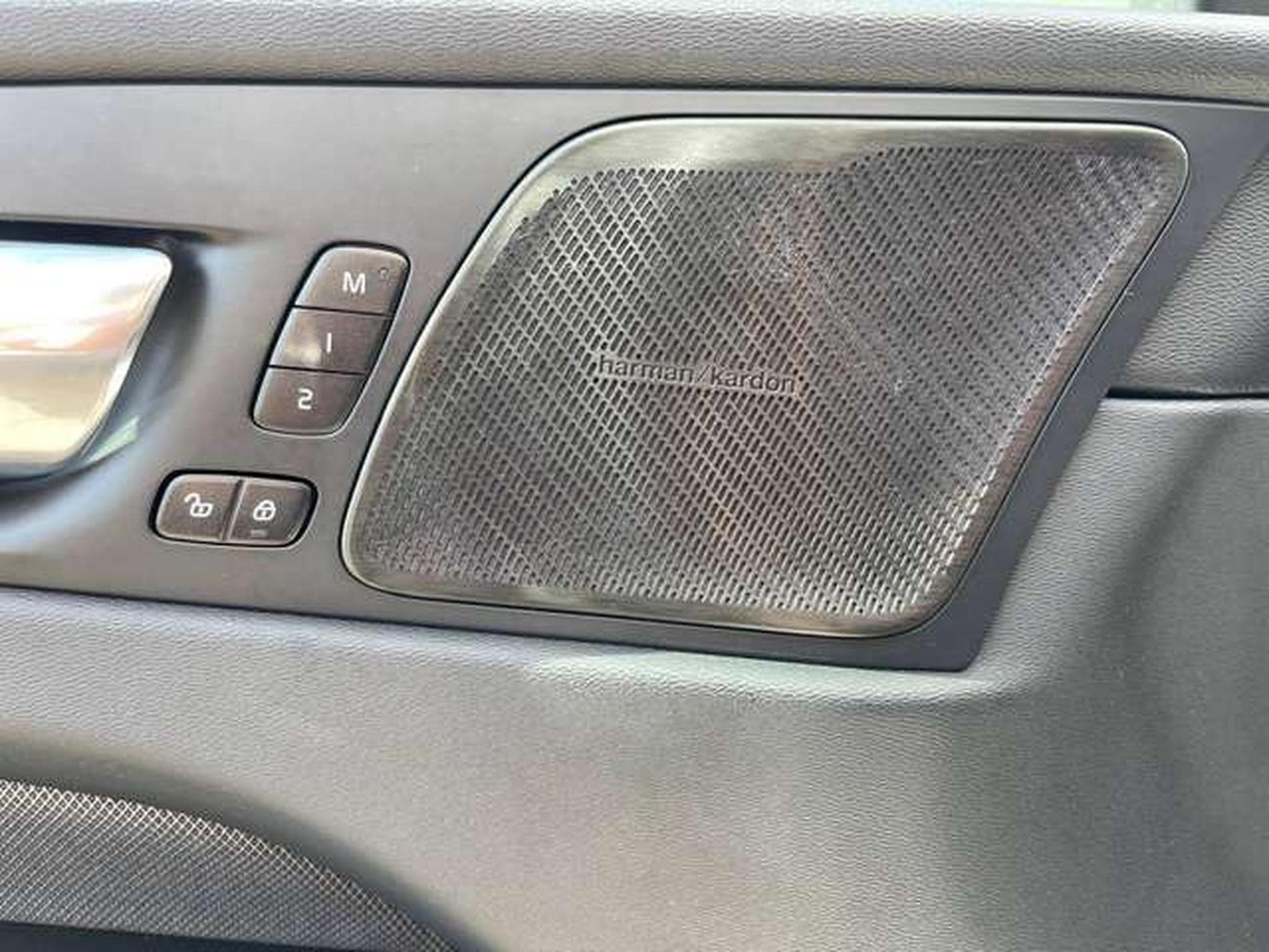 Volvo XC60 XC60 B4 D Ultimate Dark-JUSQU'A 36MOIS DE GARANTIE (2022) - Photo 9