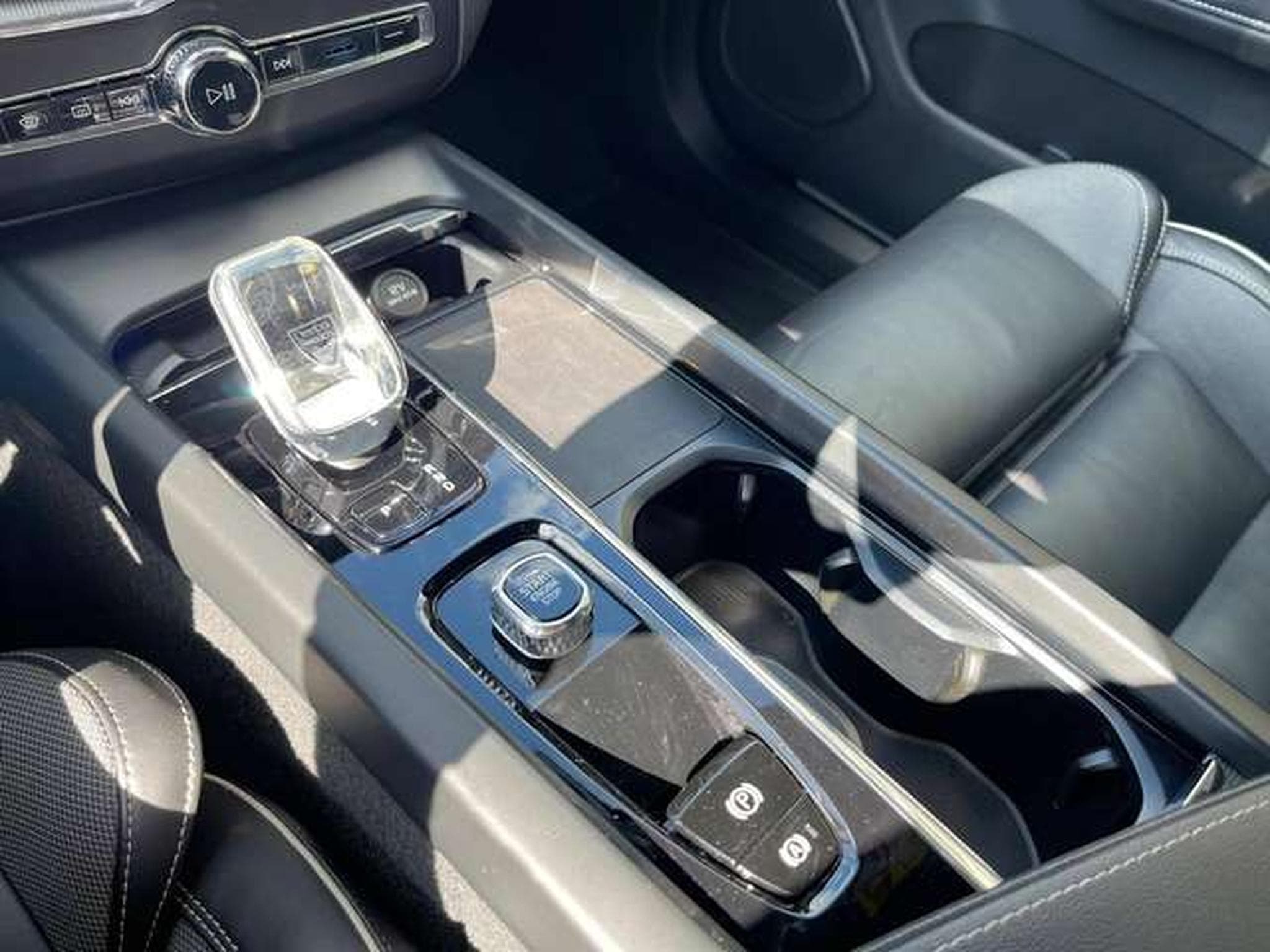 Volvo XC60 XC60 B4 D Ultimate Dark-JUSQU'A 36MOIS DE GARANTIE (2022) - Photo 21