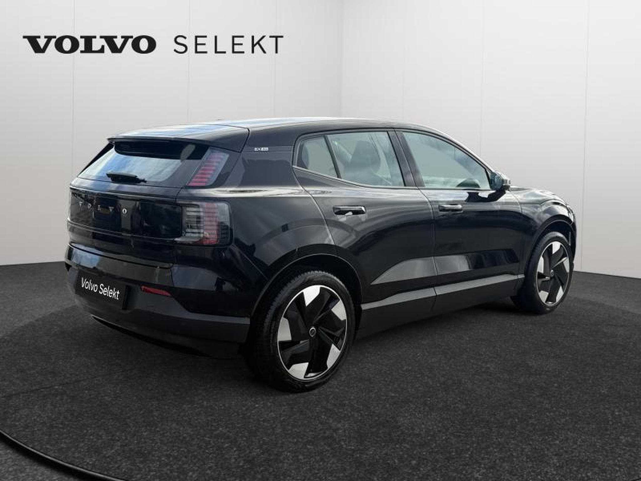 Volvo EX30 Single Motor Extended Range Plus (2024) - Photo 2