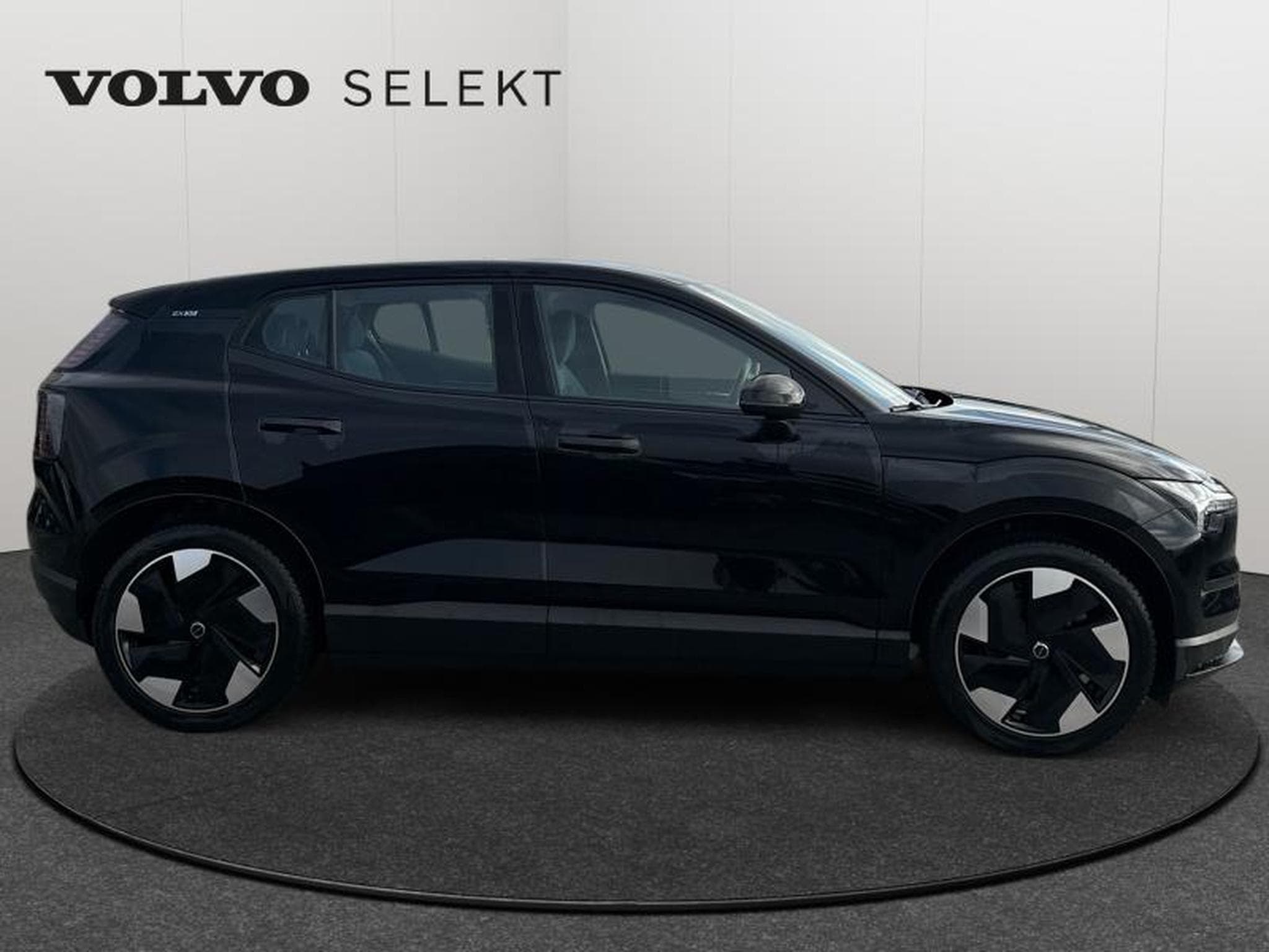 Volvo EX30 Single Motor Extended Range Plus (2024) - Photo 7