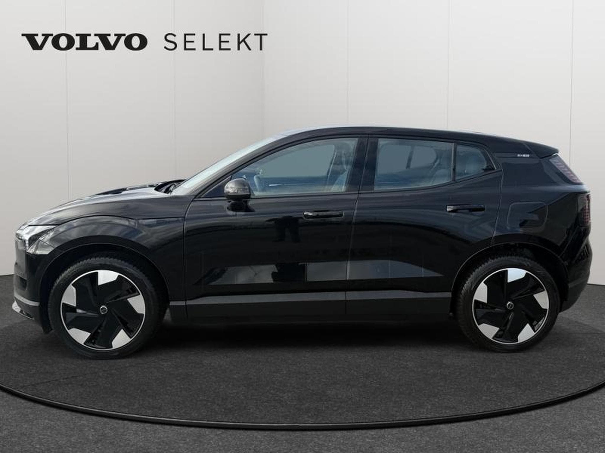 Volvo EX30 Single Motor Extended Range Plus (2024) - Photo 4
