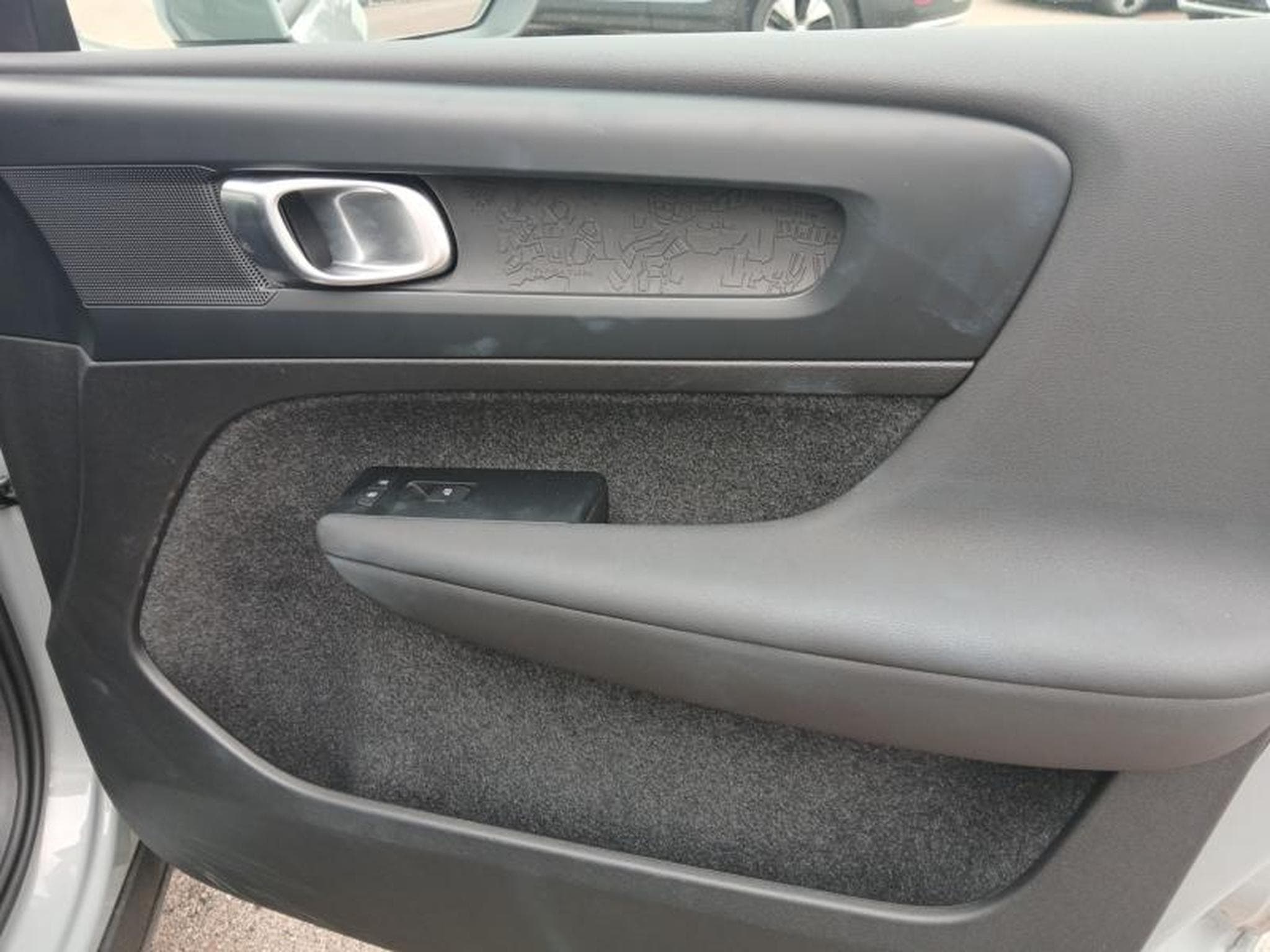 Volvo XC40 Essentiel B3 Mild Hybrid (2025) - Foto 21