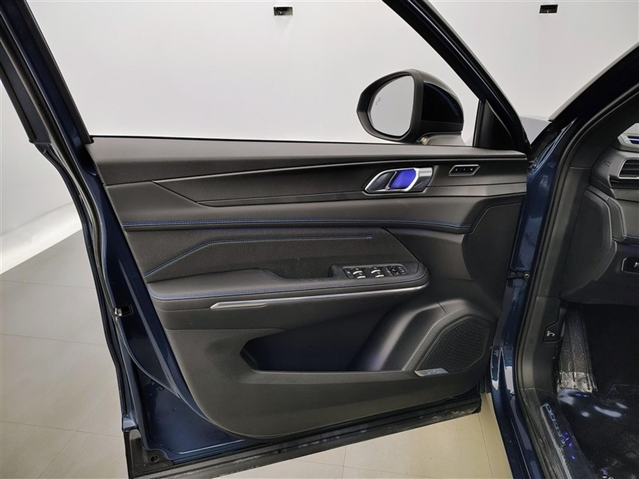 Lynk & Co 01 1.5 Turbo PHEV NAVI / FULL LED / TOIT PANO / CAMERA / JA 20" (2025) - Photo 18