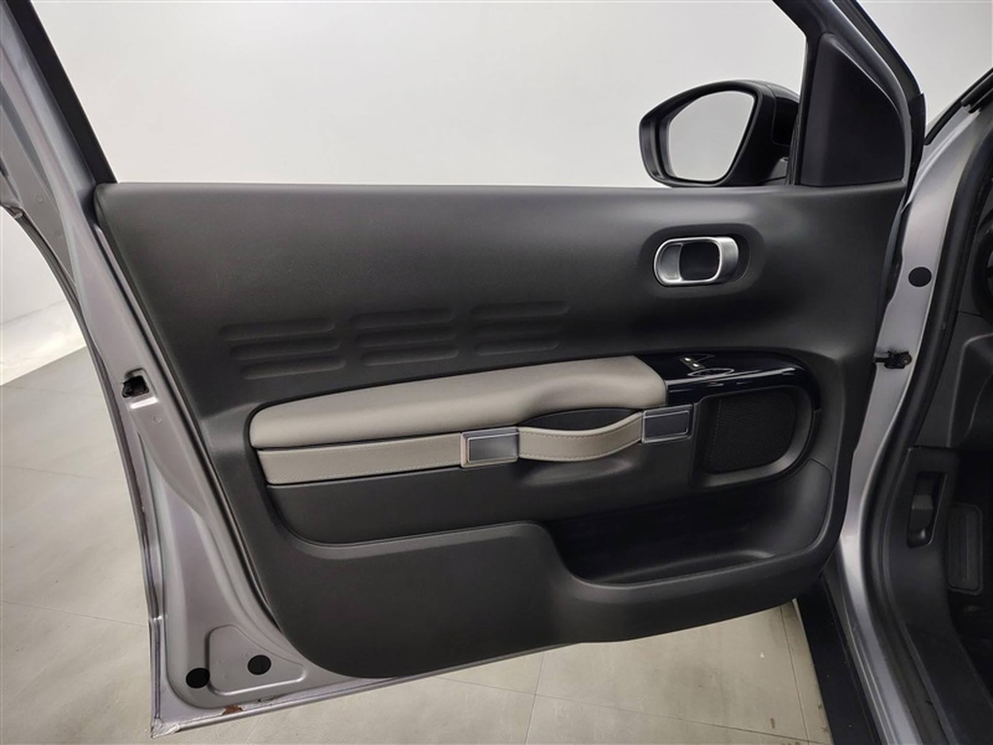 Citroën C4 Cactus 1.5 BlueHDi Feel NAVI / PDC AV+AR (2020) - Photo 17