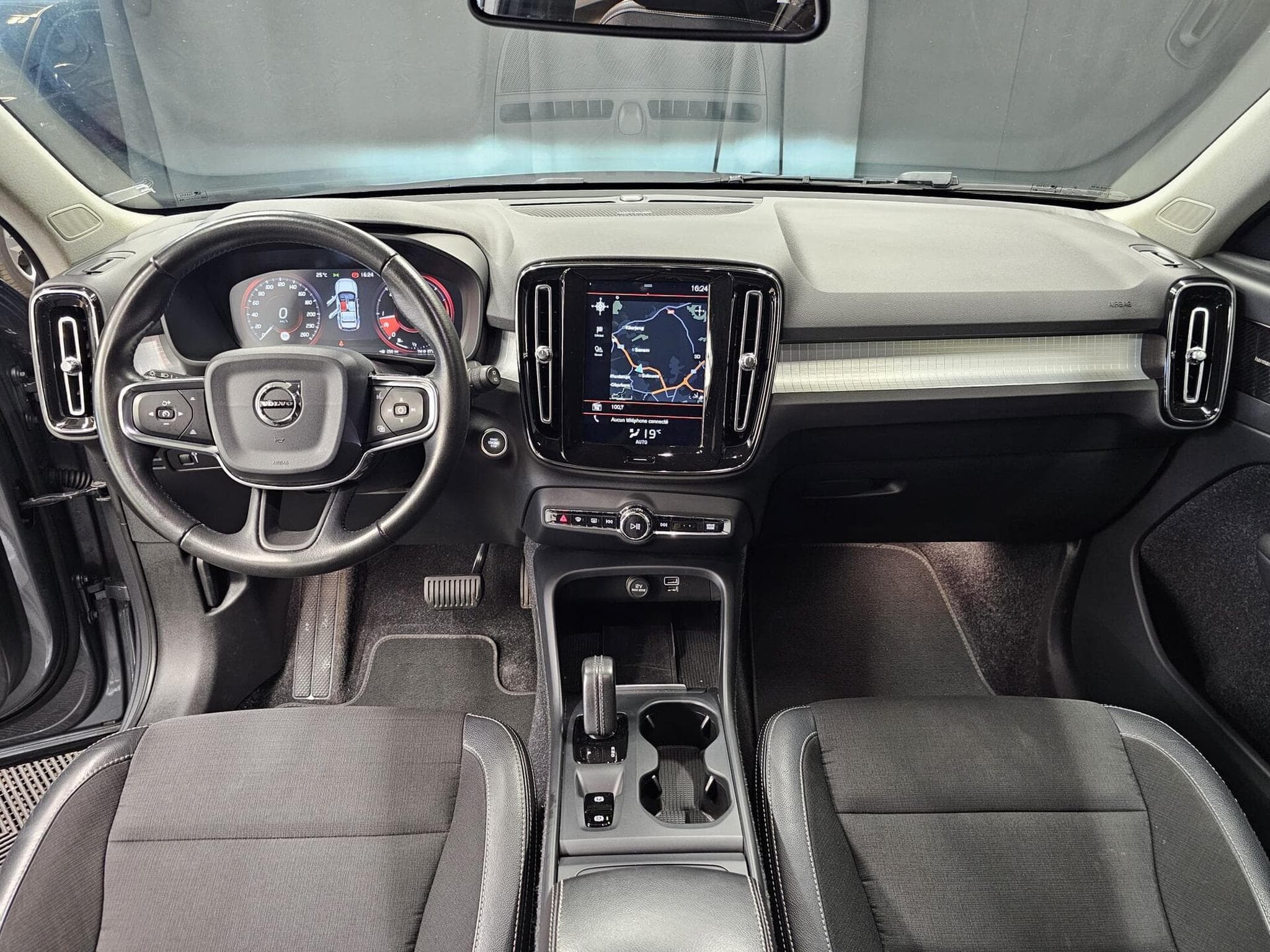 Volvo XC40 Momentum D4 AWD 190 CV (2019) - Photo 2
