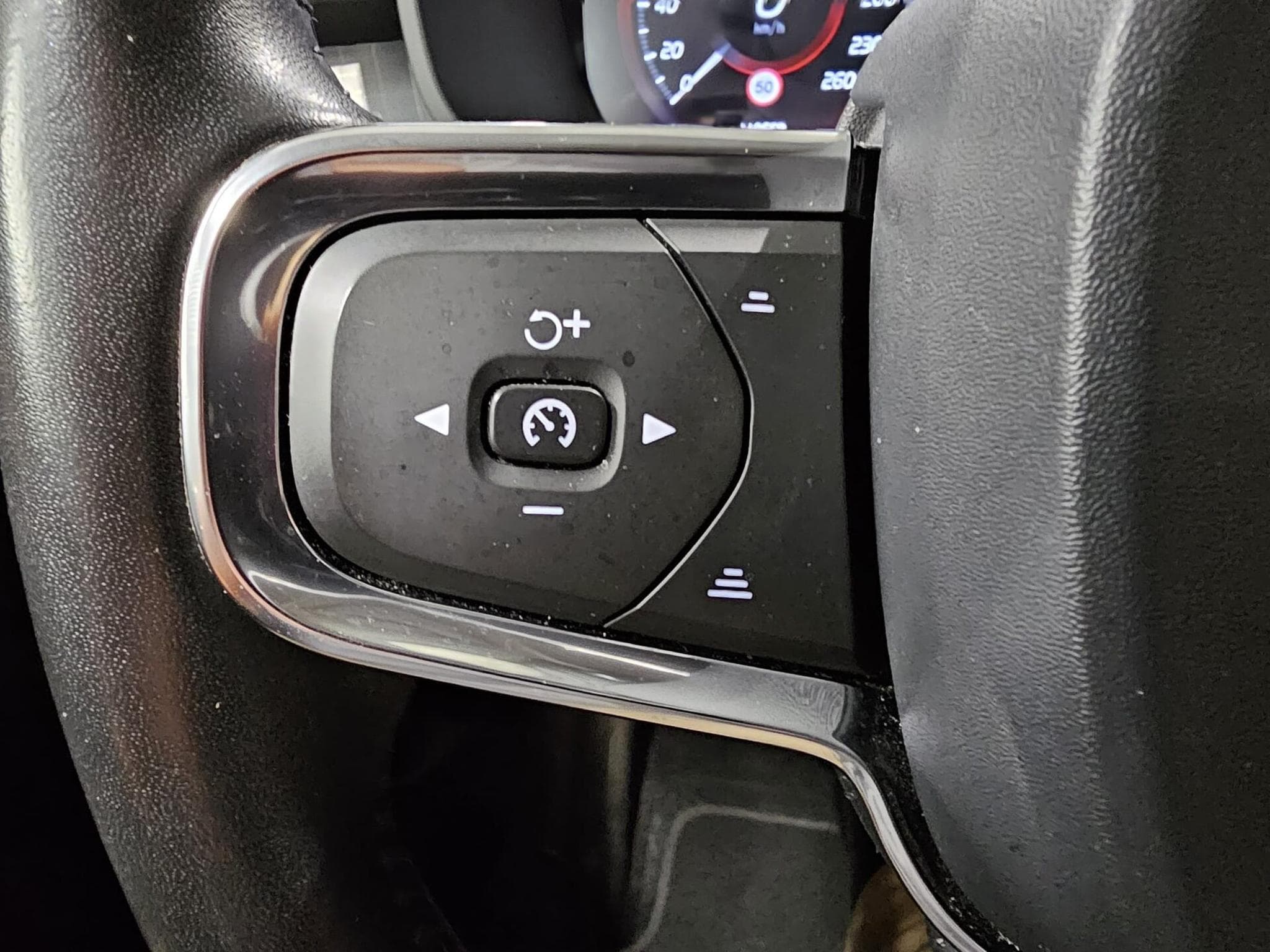 Volvo XC40 Momentum D4 AWD 190 CV (2019) - Photo 12