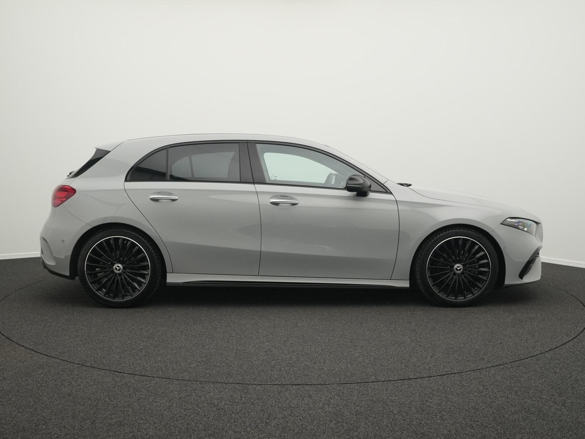 Mercedes A 200 d AMG-Line Multi+Night+Kamera+Ambi (2025) - Photo 5