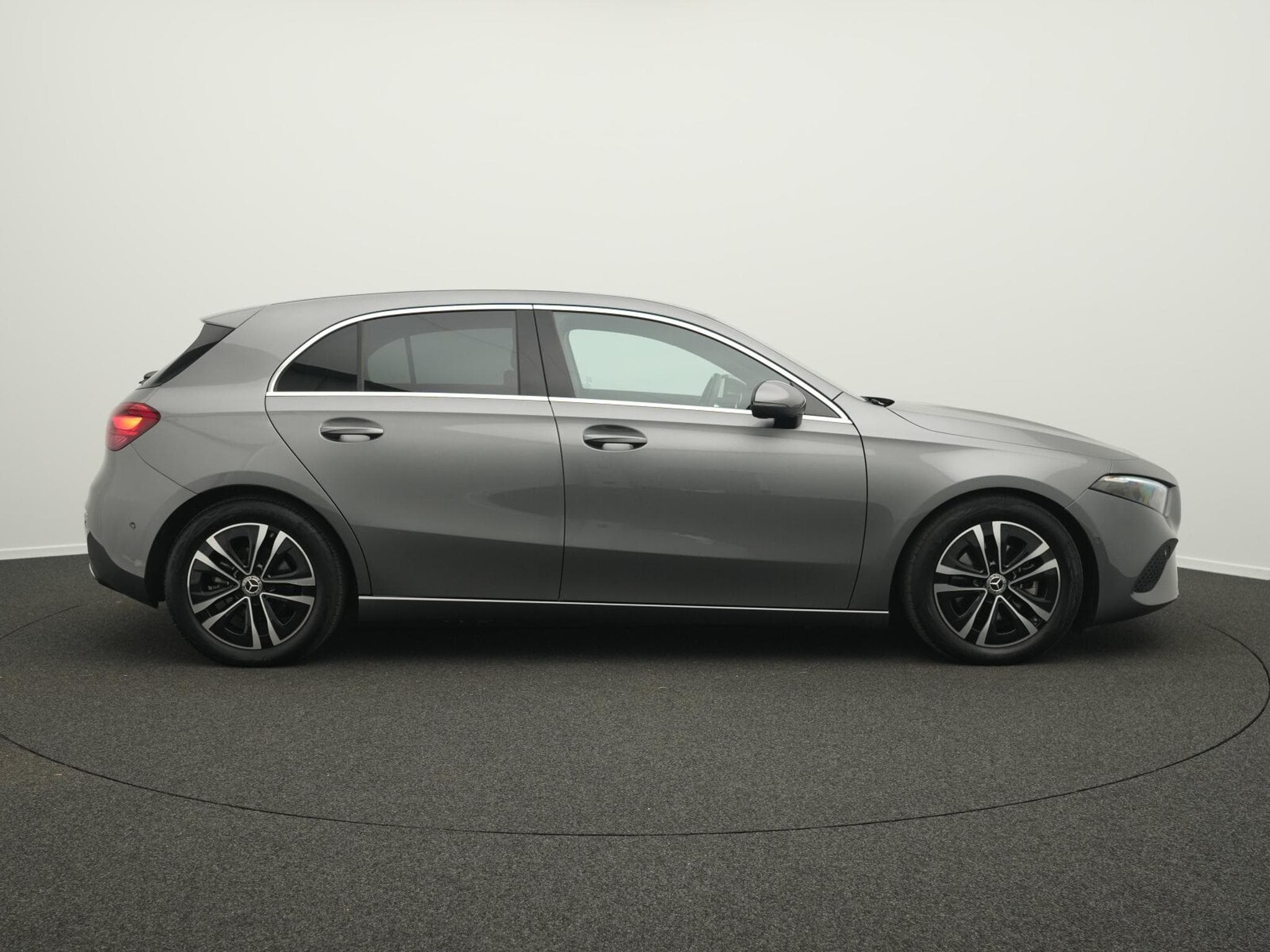 Mercedes A 180 d Progressive LED+Kamera+PTS (2025) - Photo 5