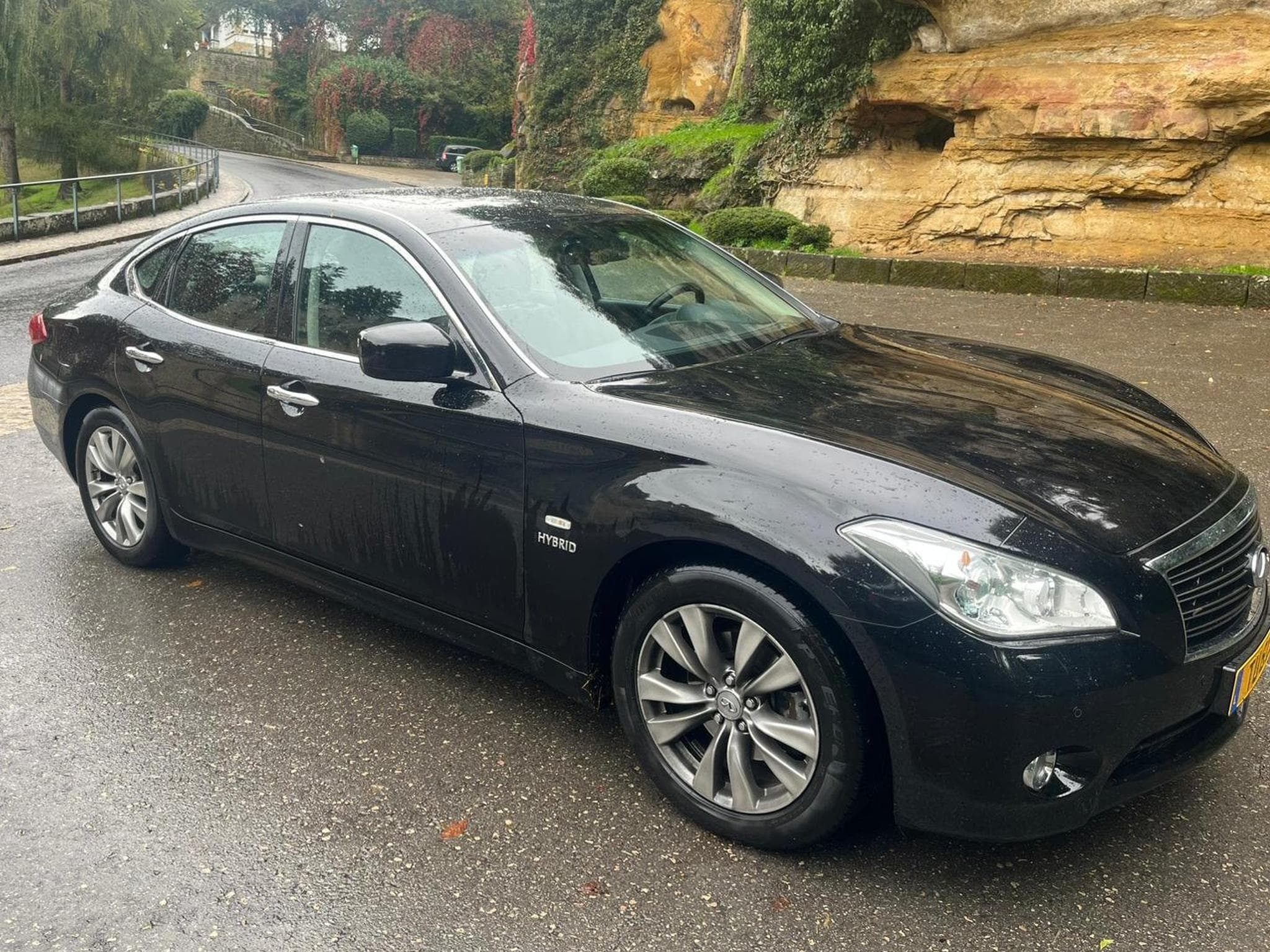 Infiniti M M35 hybrid S (2013) - Photo 2