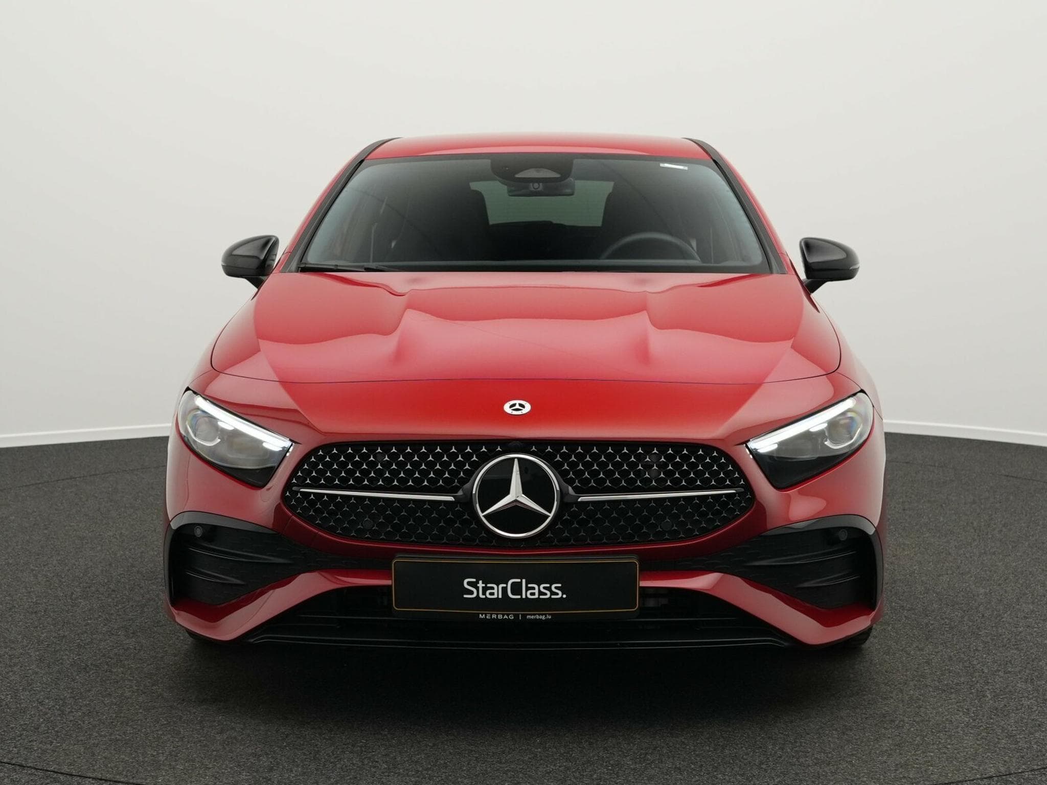 Mercedes A 200 d AMG-Line Multi+Kamera+AHK+19"+Night (2025) - Photo 2