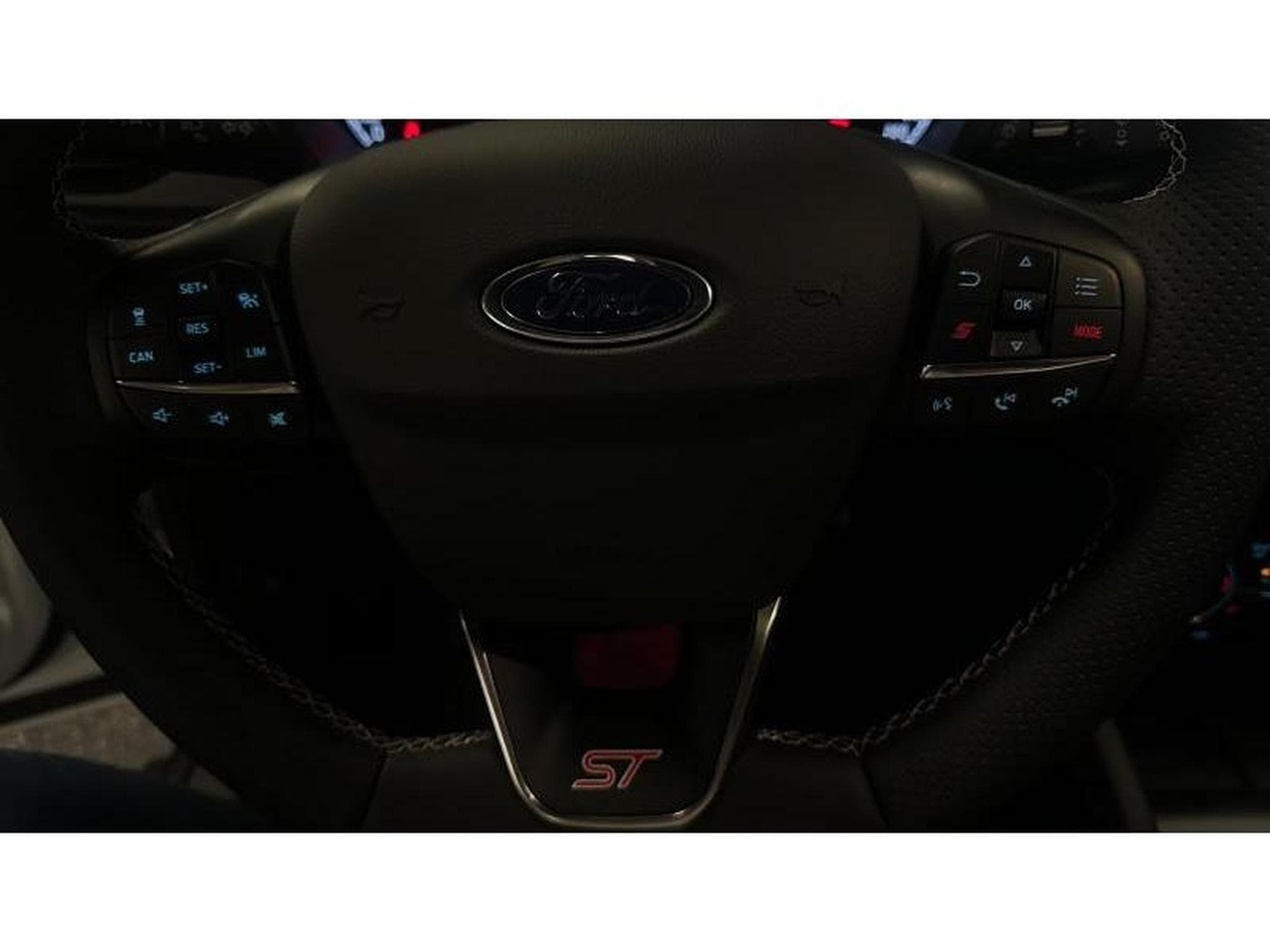 Ford Focus EcoBoost ST (2021) - Photo 12
