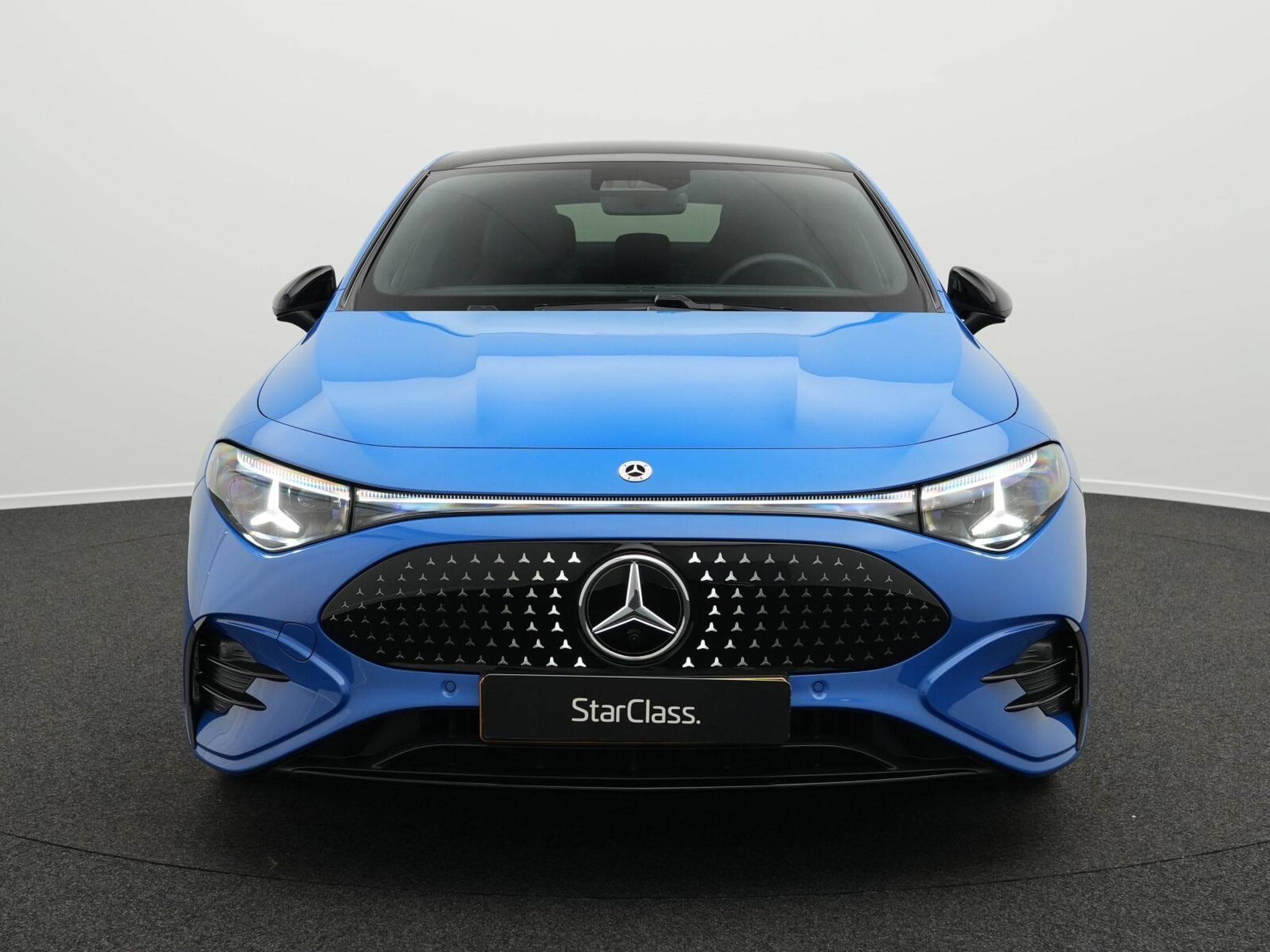 Mercedes CLA 350 4MATIC AMG-Line mit EQ Technologie (2025) - Photo 2