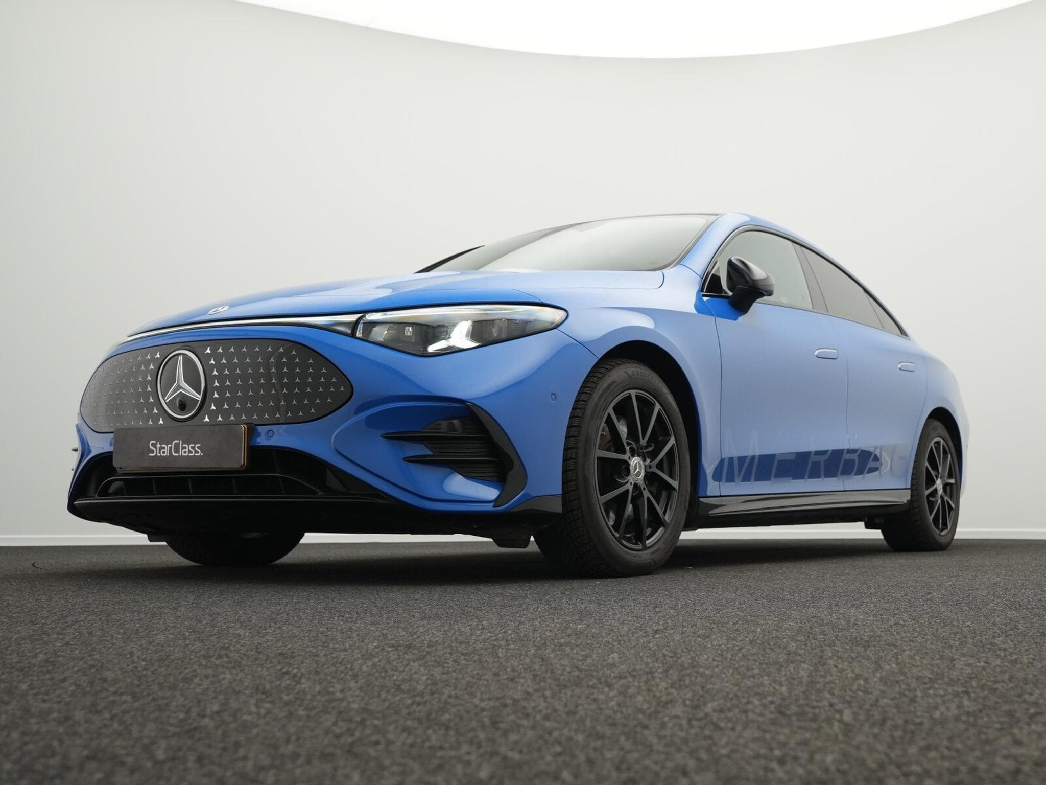 Mercedes CLA 350 4MATIC AMG-Line mit EQ Technologie (2025) - Photo 10