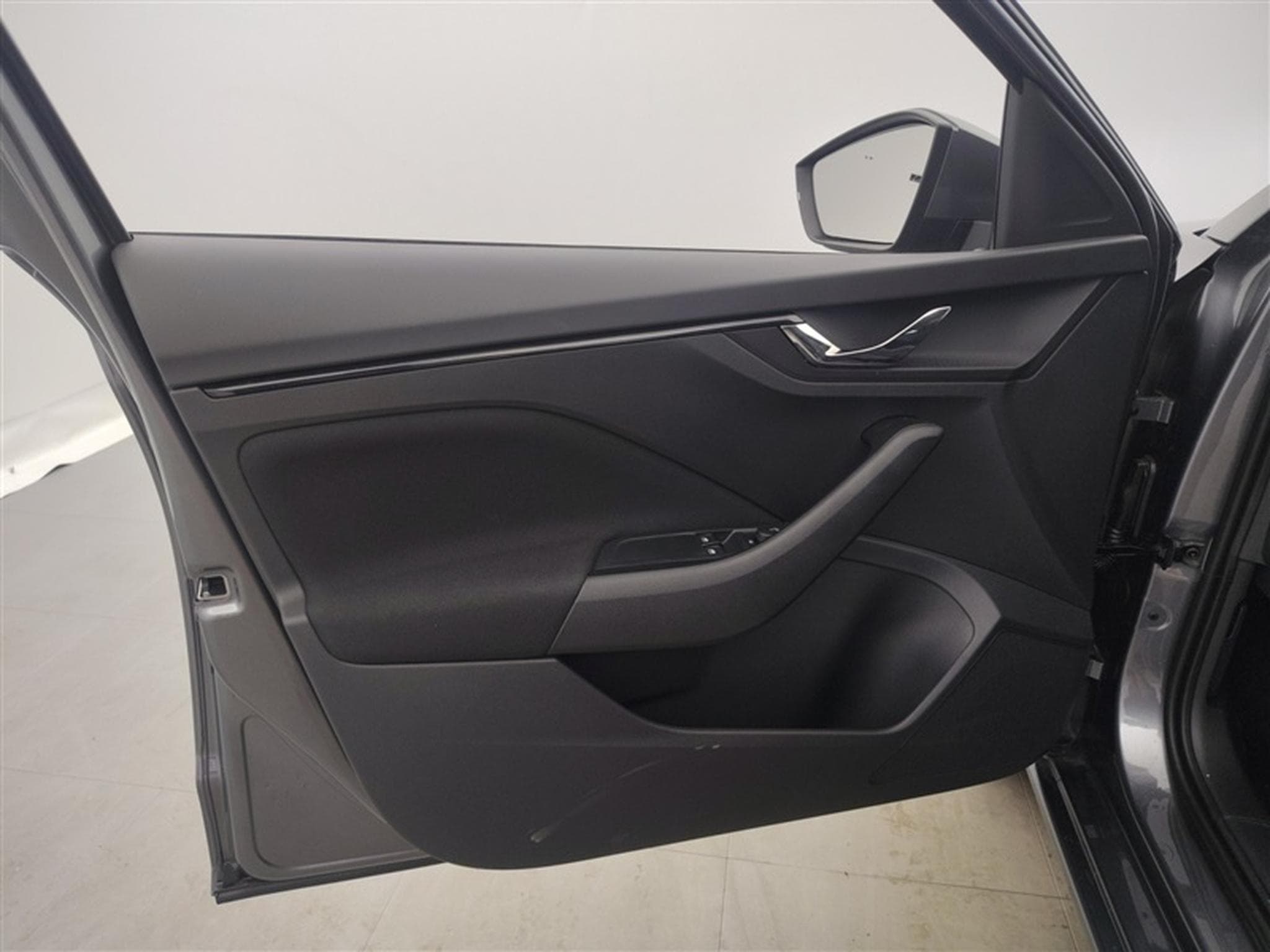 Skoda Scala 1.0 TSI 95cv Clever CARPLAY / FULL LED / PDC AR (2026) - Photo 17