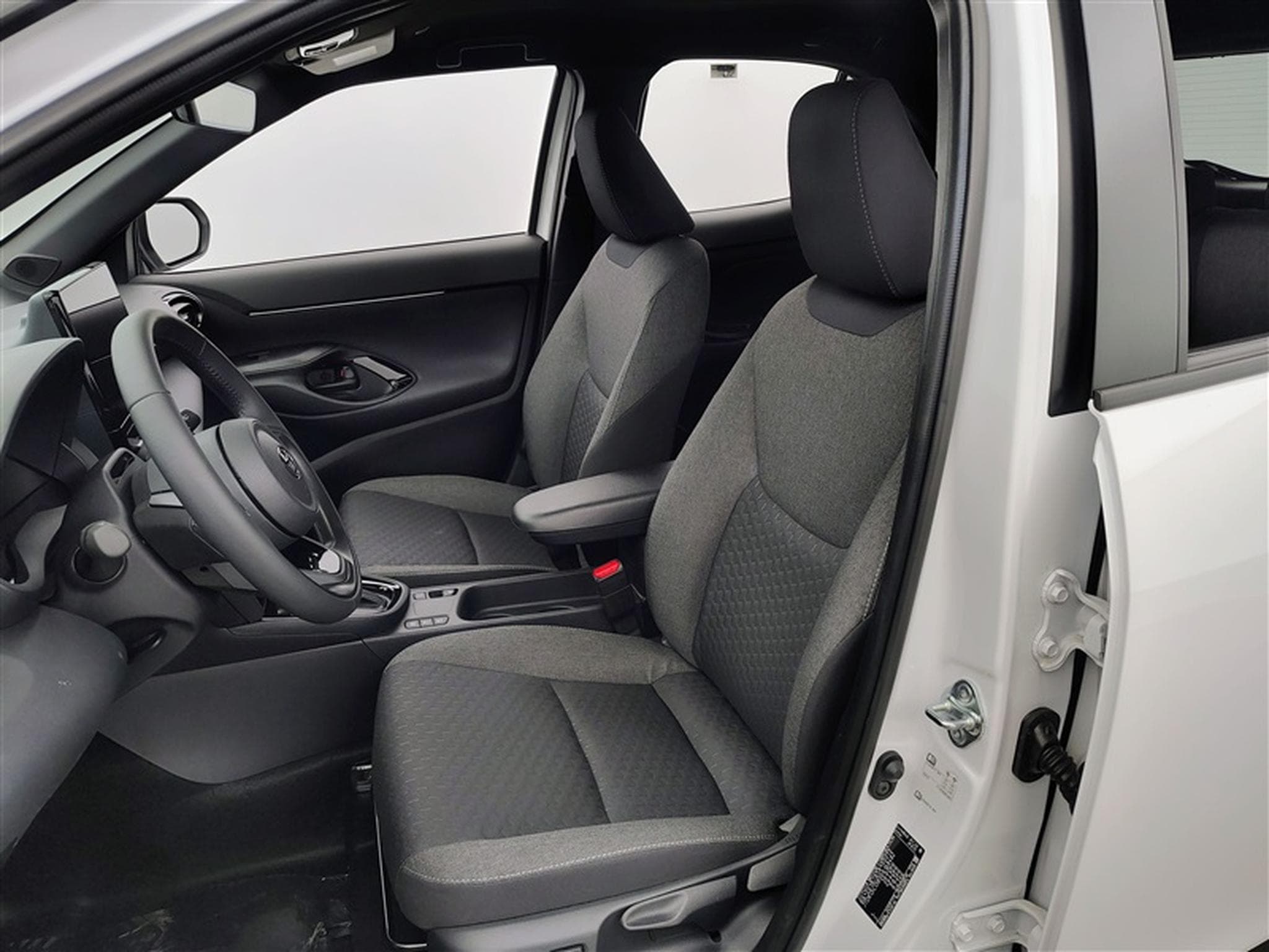 Toyota Yaris Cross 1.5i VVT-i Hybrid E-CVT CARPLAY / CAMERA / FULL LED / ALU17" (2026) - Photo 7