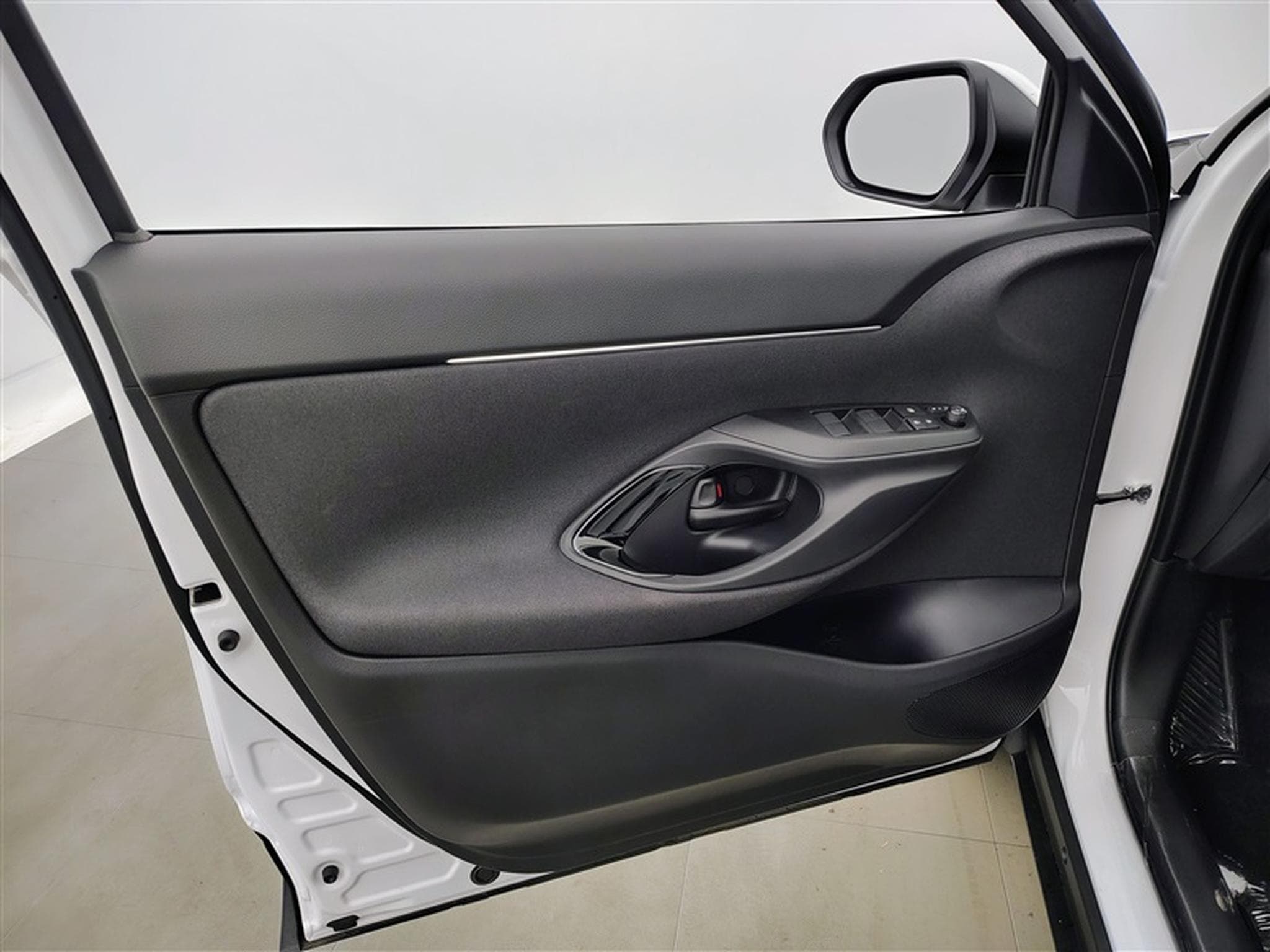 Toyota Yaris Cross 1.5i VVT-i Hybrid E-CVT CARPLAY / CAMERA / FULL LED / ALU17" (2026) - Photo 17