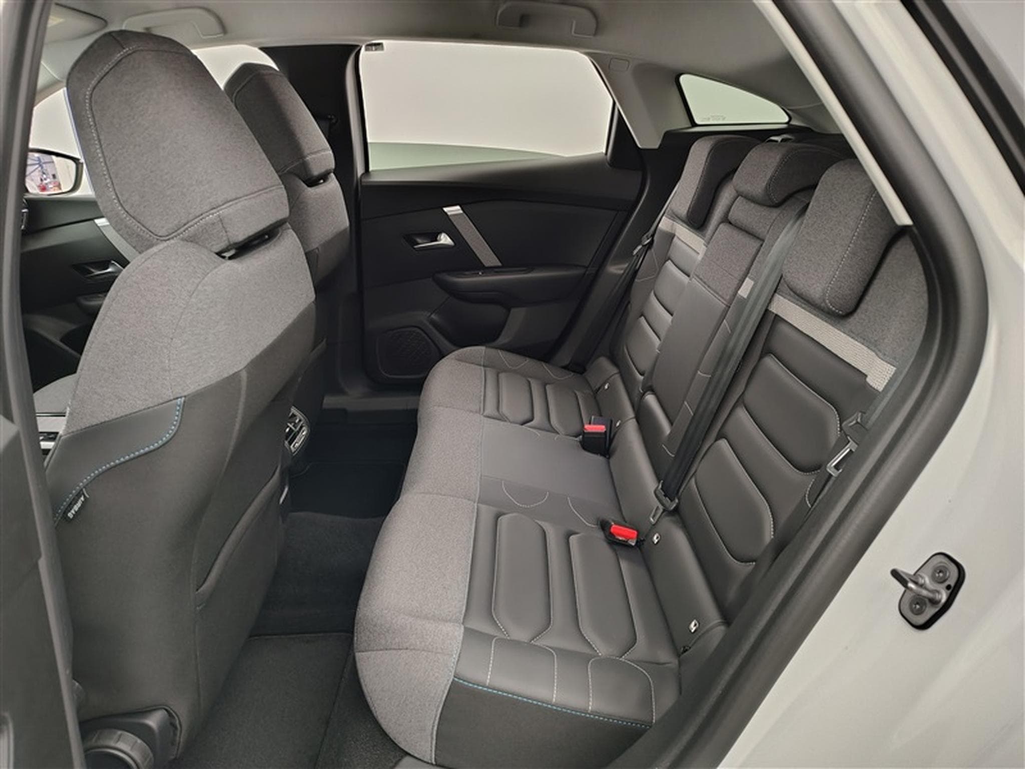 Citroën C4 1.2 PureTech Shine Pack CUIR/NAVI/FULL LED (2023) - Photo 13