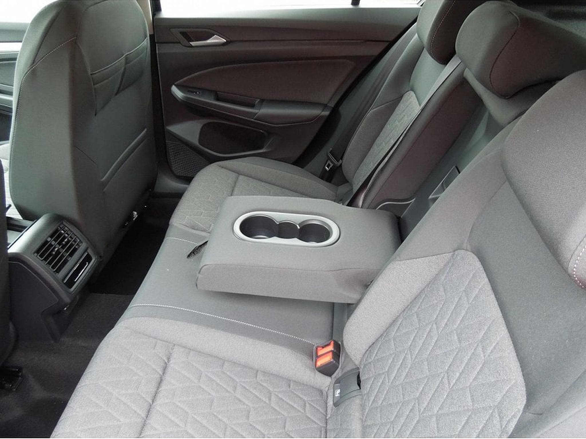 VW Golf (2026) - Photo 10