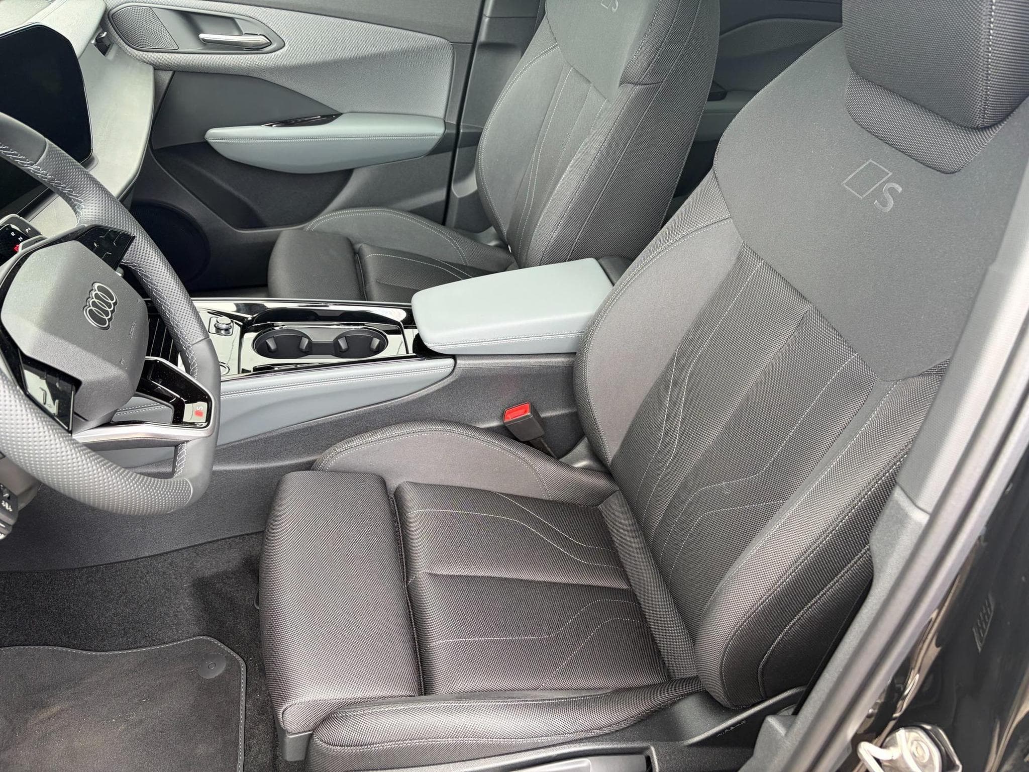 Audi Q3 Basis (2026) - Photo 12