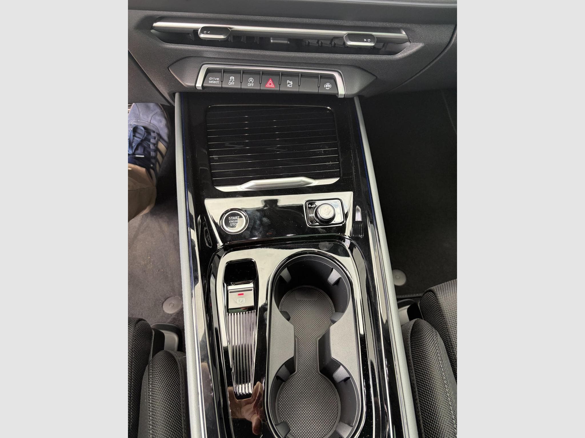 Audi Q3 Basis (2026) - Photo 22