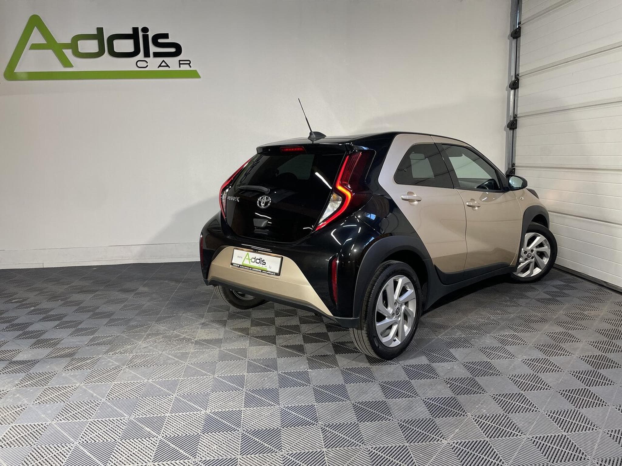 Toyota Aygo 1.0 VVT-I 72 DESIGN BLUETOOTH (2023) - Photo 2