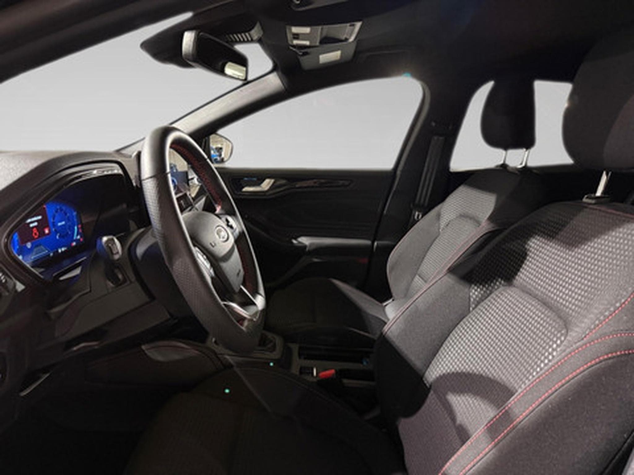 Ford Focus Clipper 1.0i EcoBoost MHEV 92kW ST-Line X (2023) - Photo 4