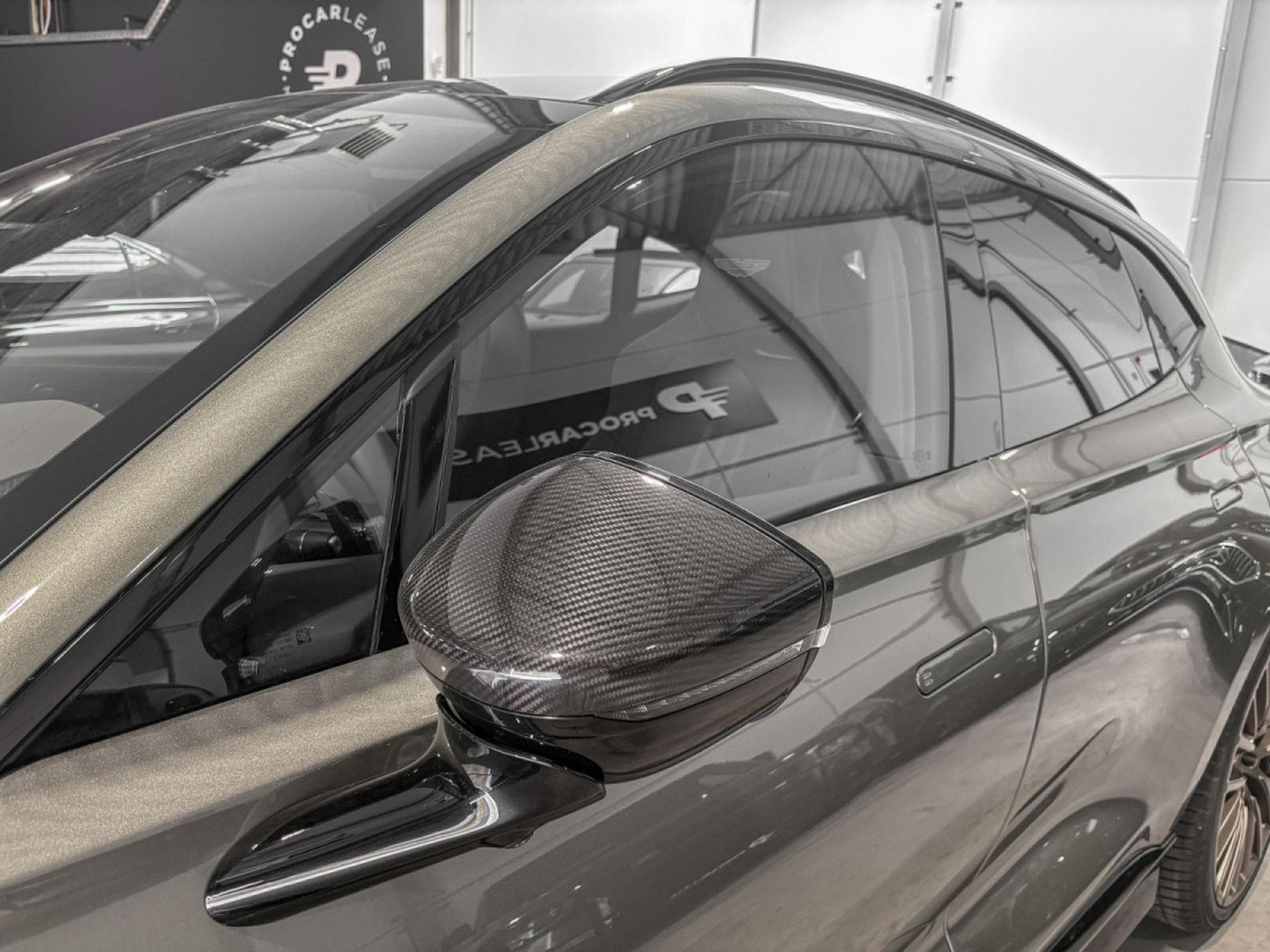 Aston-Martin DBX ASTON MARTIN DBX707 °FACELIFT° 4.0 V8 BITURBO - FULL CARBON (2025) - Foto 10