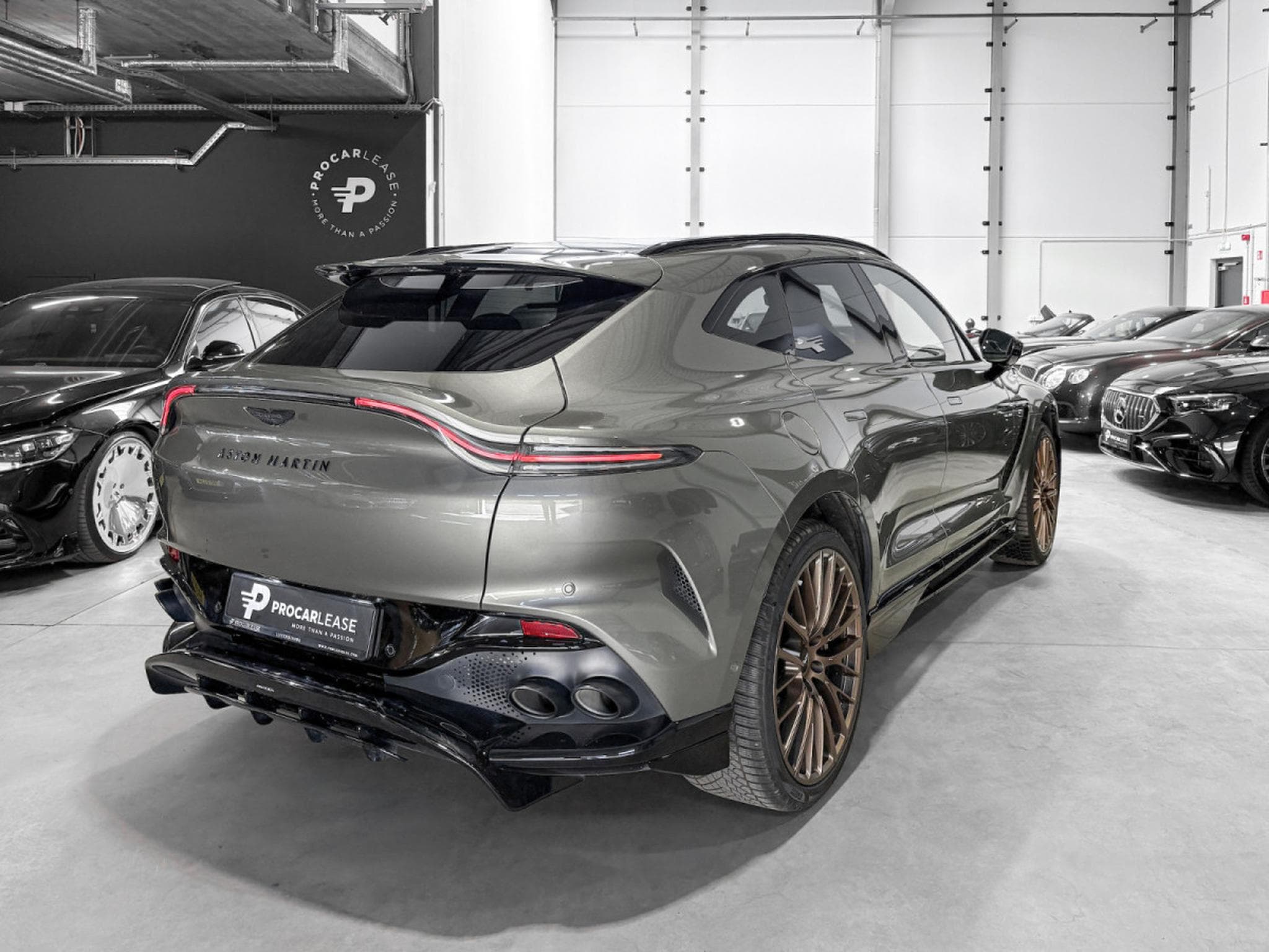 Aston-Martin DBX ASTON MARTIN DBX707 °FACELIFT° 4.0 V8 BITURBO - FULL CARBON (2025) - Foto 15