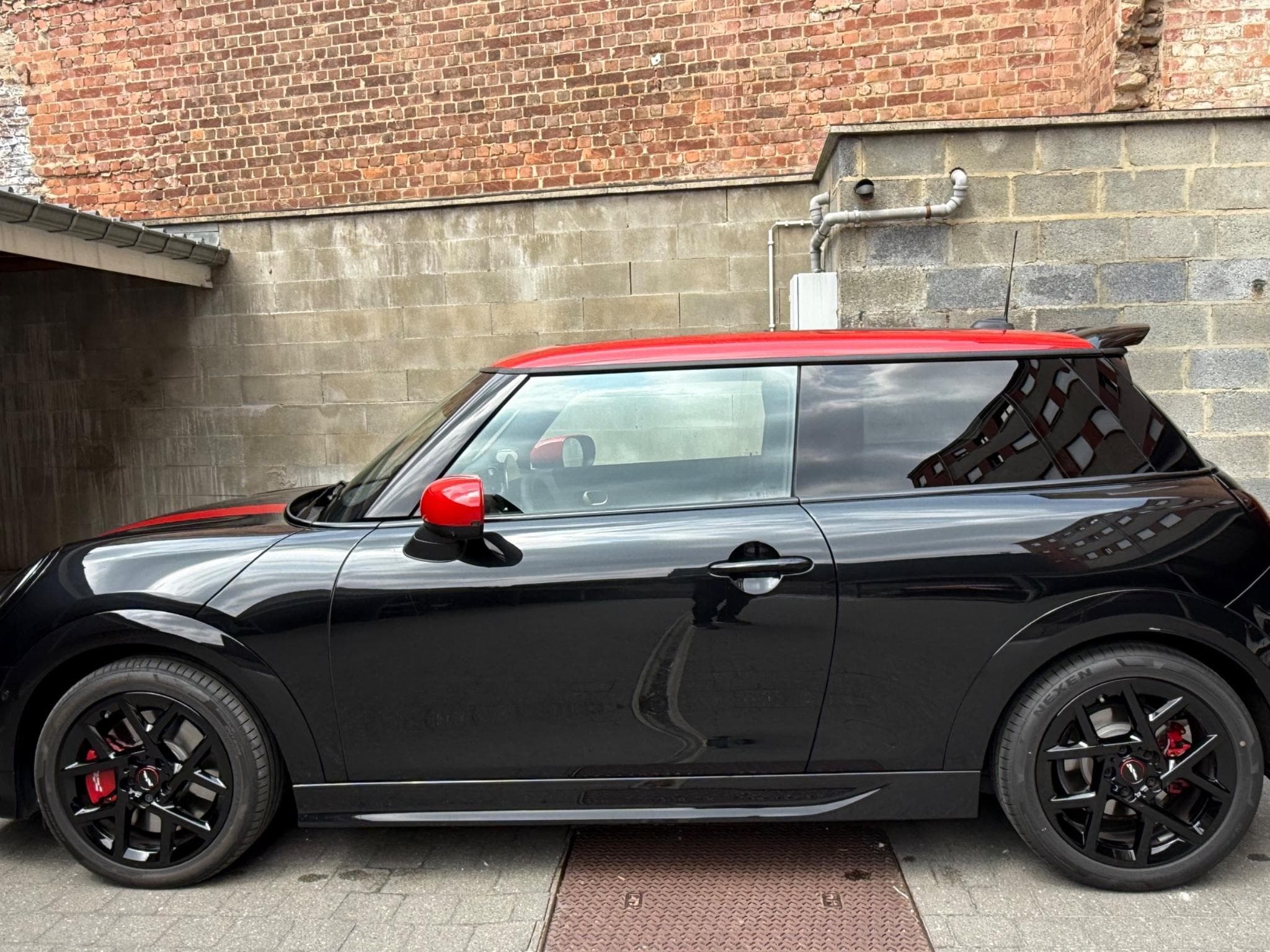 Mini Cooper John Cooper Works (F66) (2025) - Photo 2