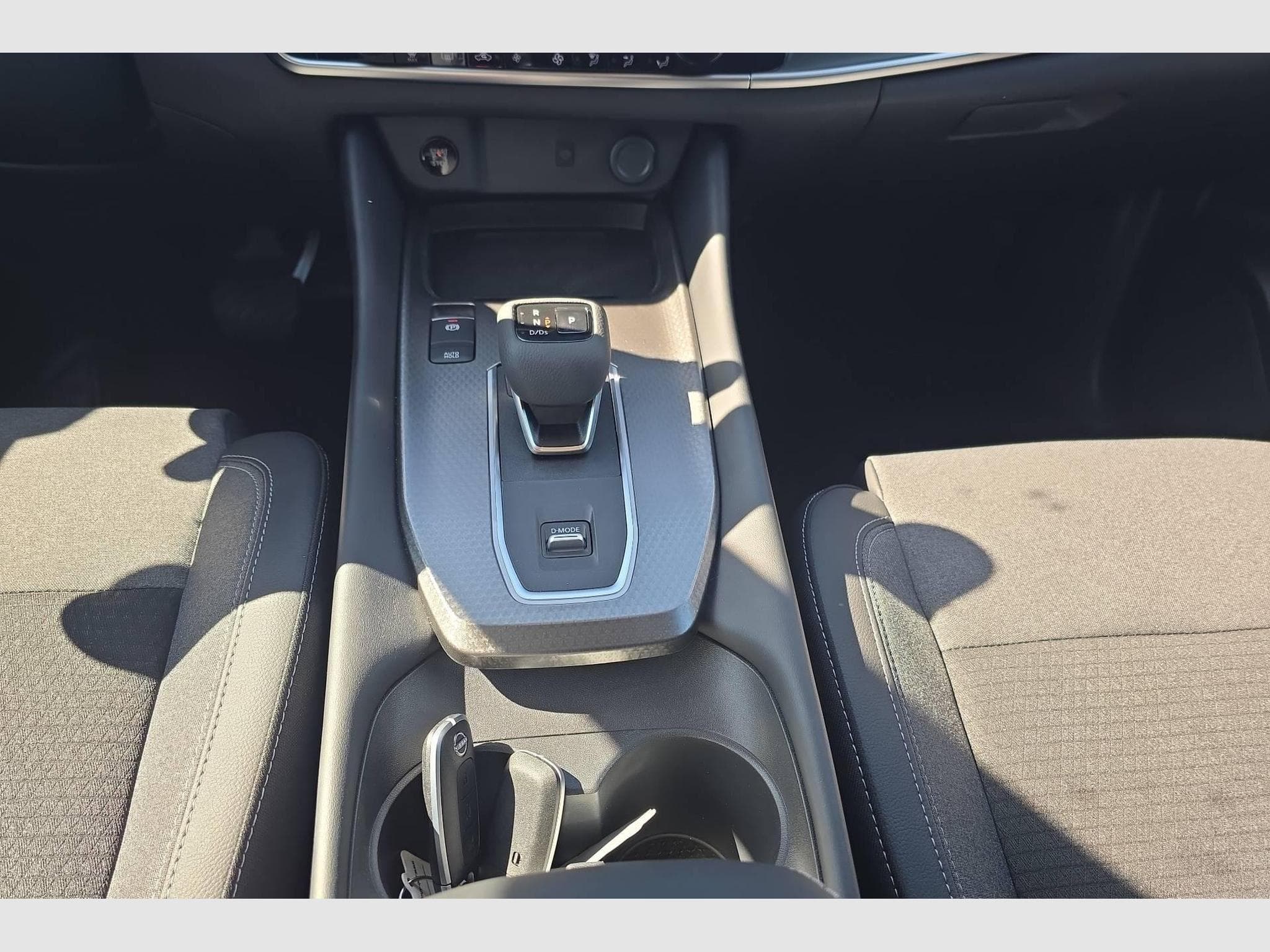 Nissan QASHQAI MILD HYBRID 158 CH XTRONIC N-CONNECTA (2025) - Photo 17