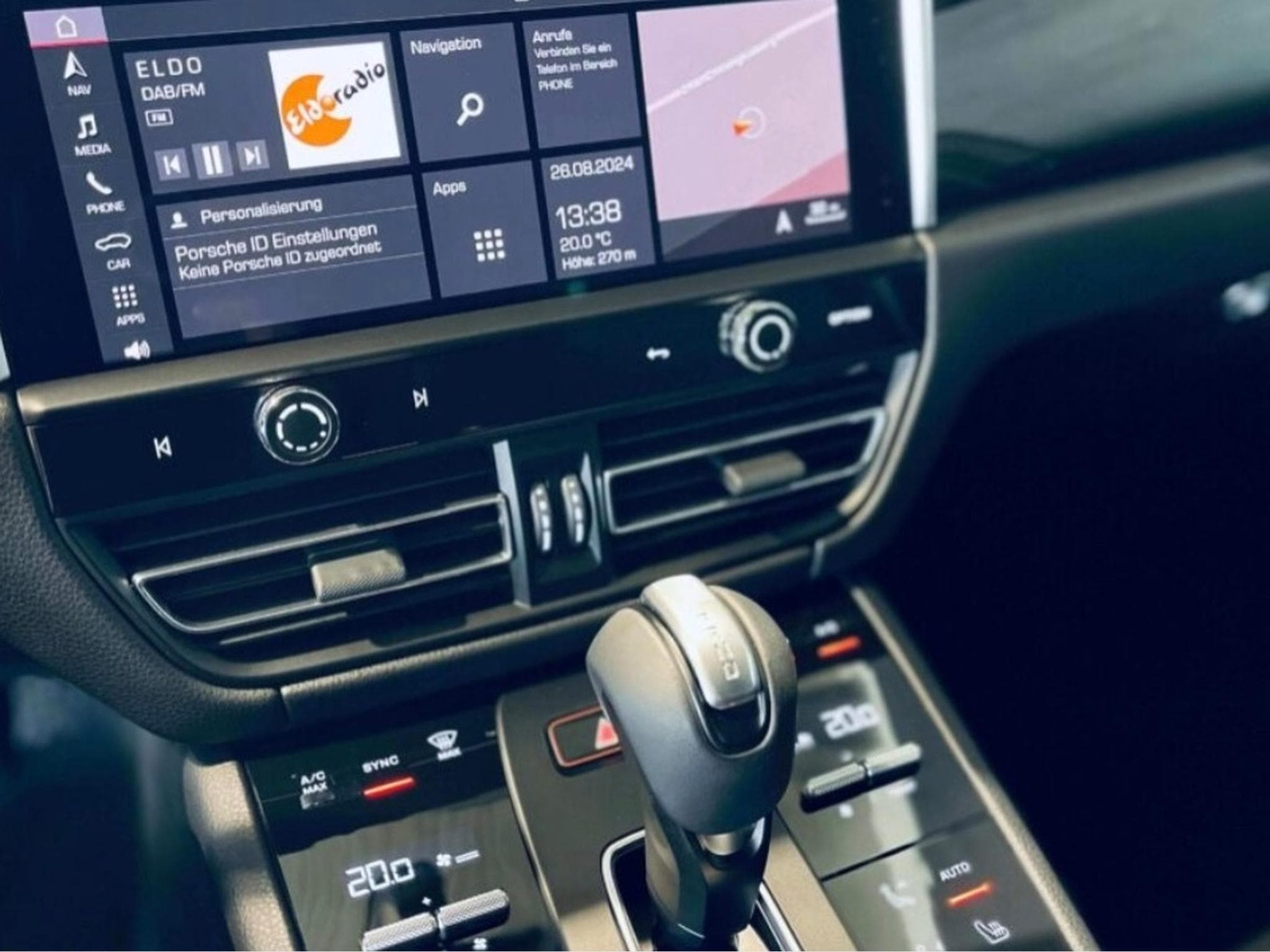 Porsche Macan S (2022) - Photo 2