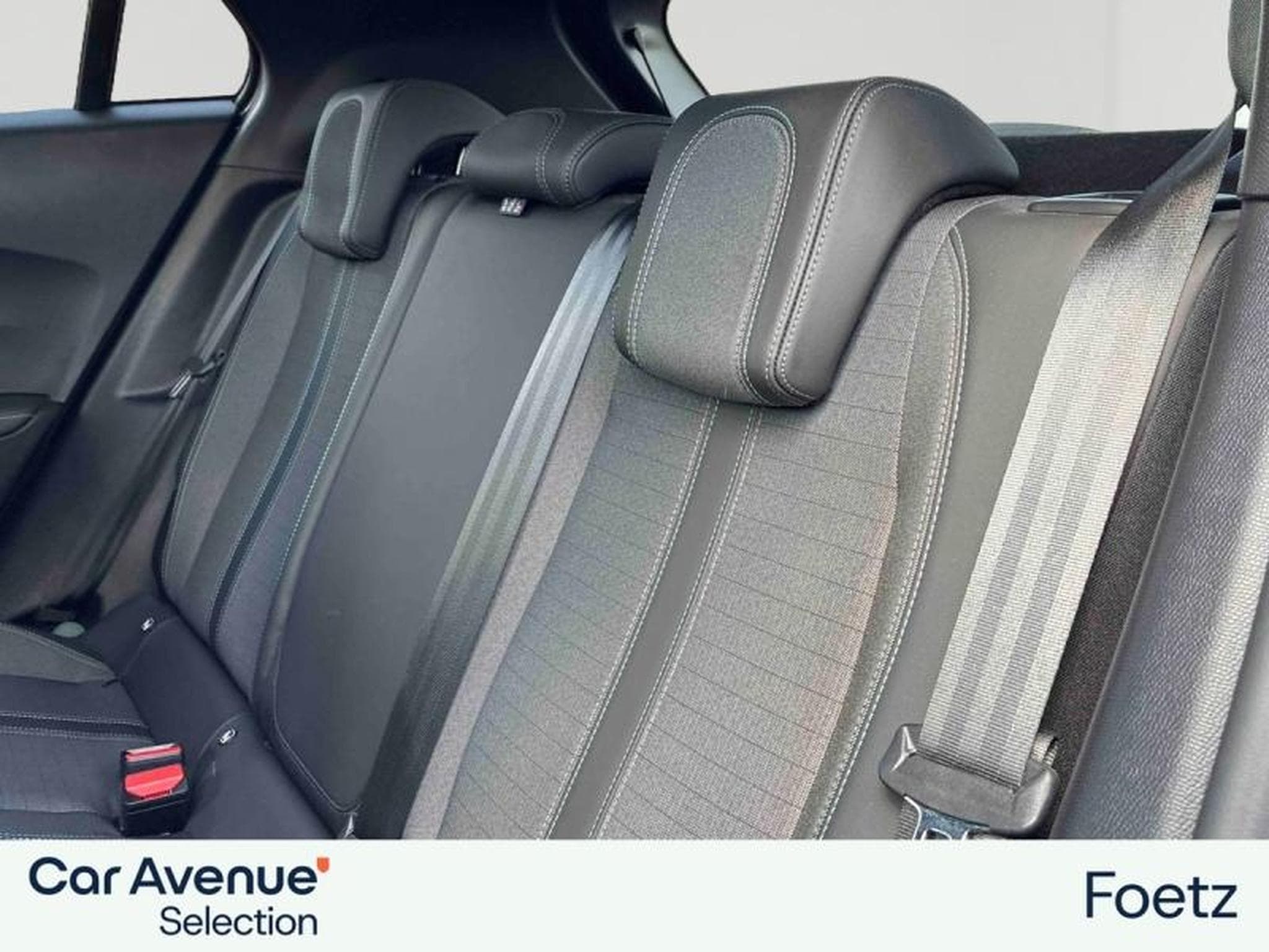 PEUGEOT 2008 1.2 PureTech 130ch S&S Allure EAT8 (2023) - Foto 9