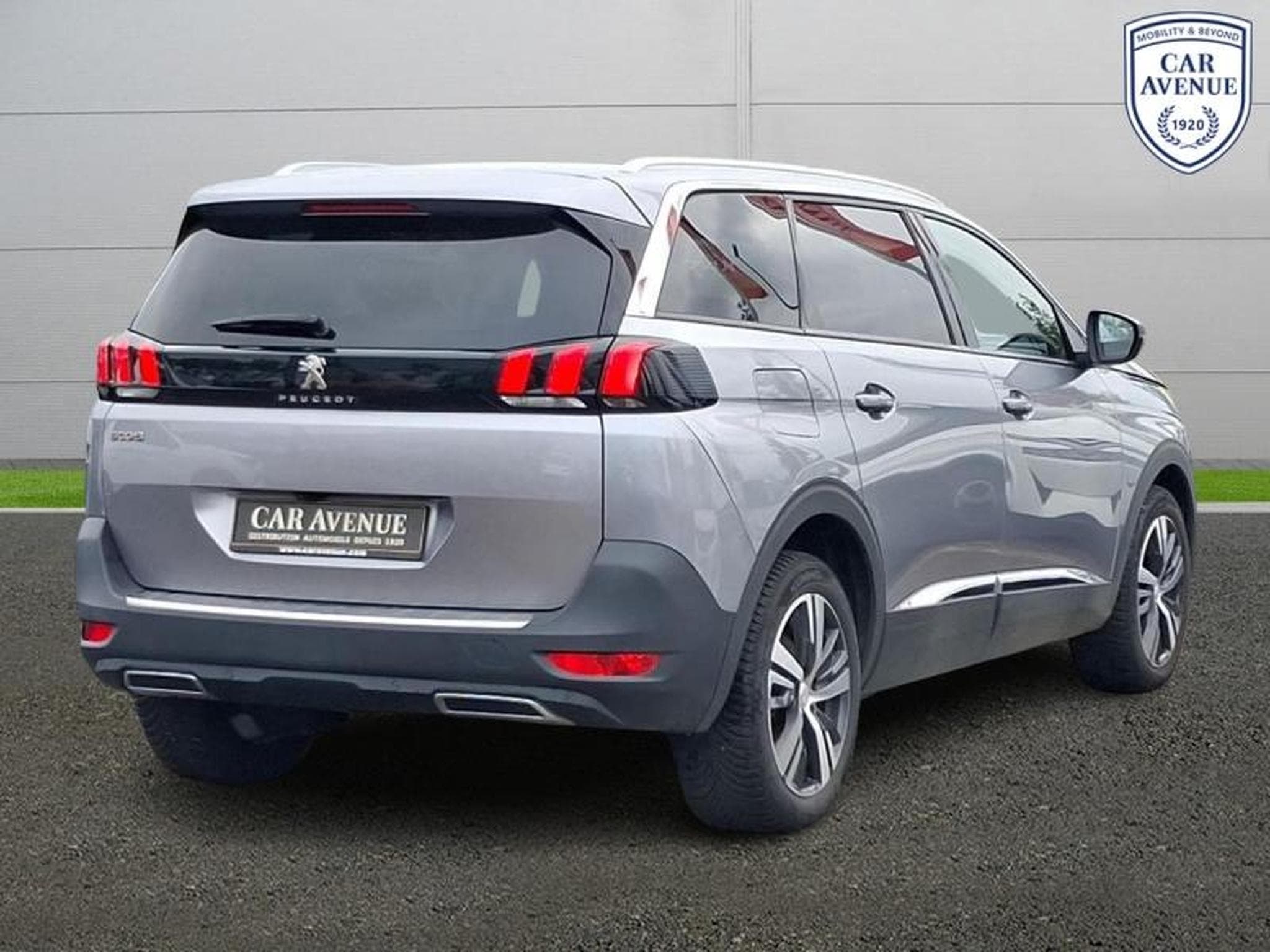PEUGEOT 5008 1.2 PureTech 130ch S&S Allure (2023) - Foto 2