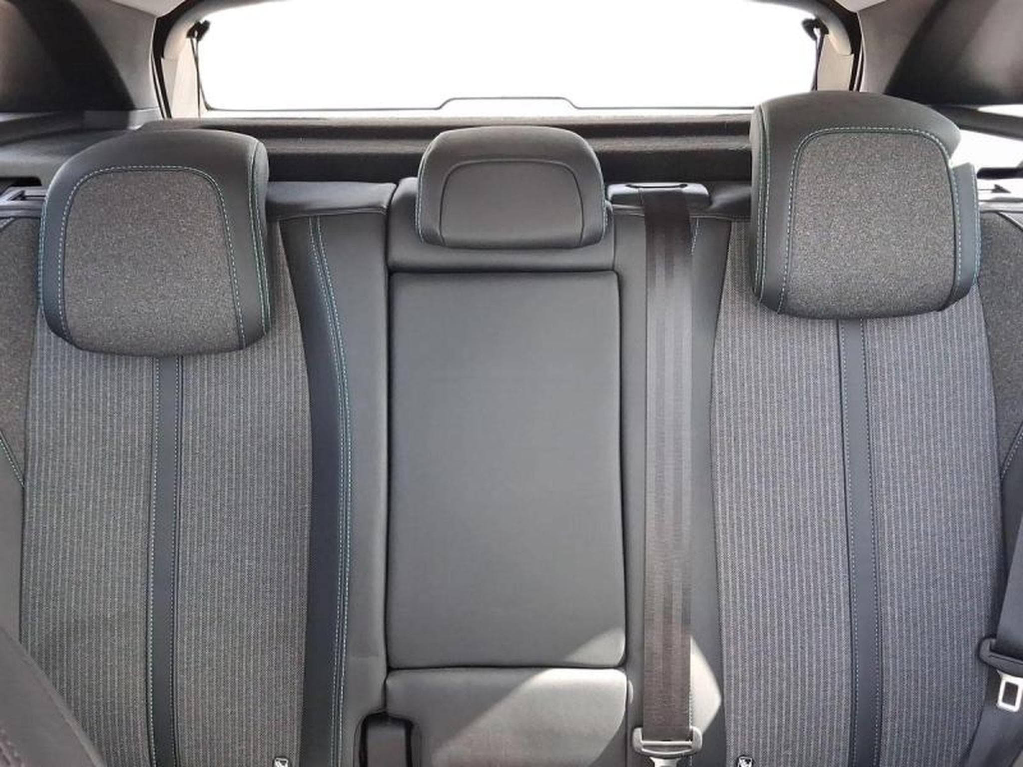 PEUGEOT 3008 HYBRID 225ch Allure Pack e-EAT8 (2022) - Foto 7