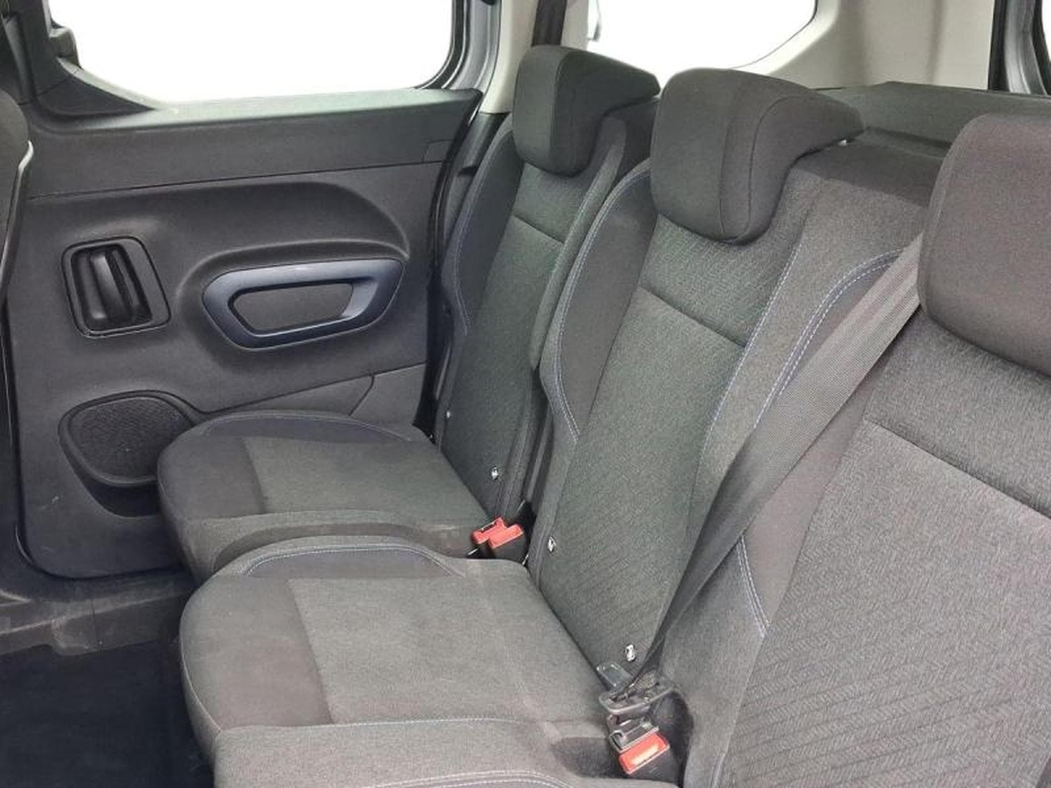 PEUGEOT Rifter 1.2 PureTech 130ch S&S Standard Allure Pack EAT8 (2021) - Foto 7