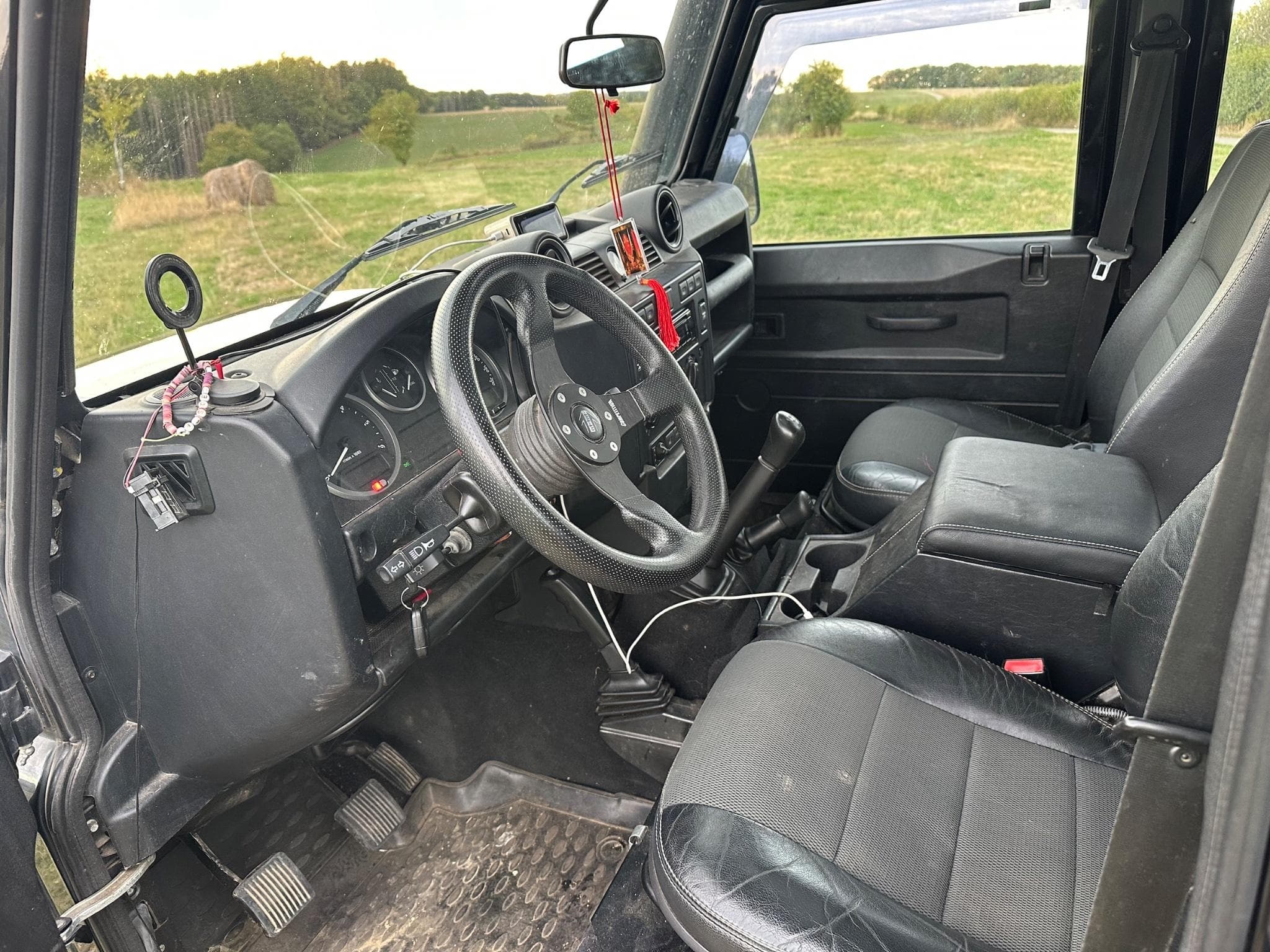 Land-Rover Defender 110 T4 (2011) - Photo 10
