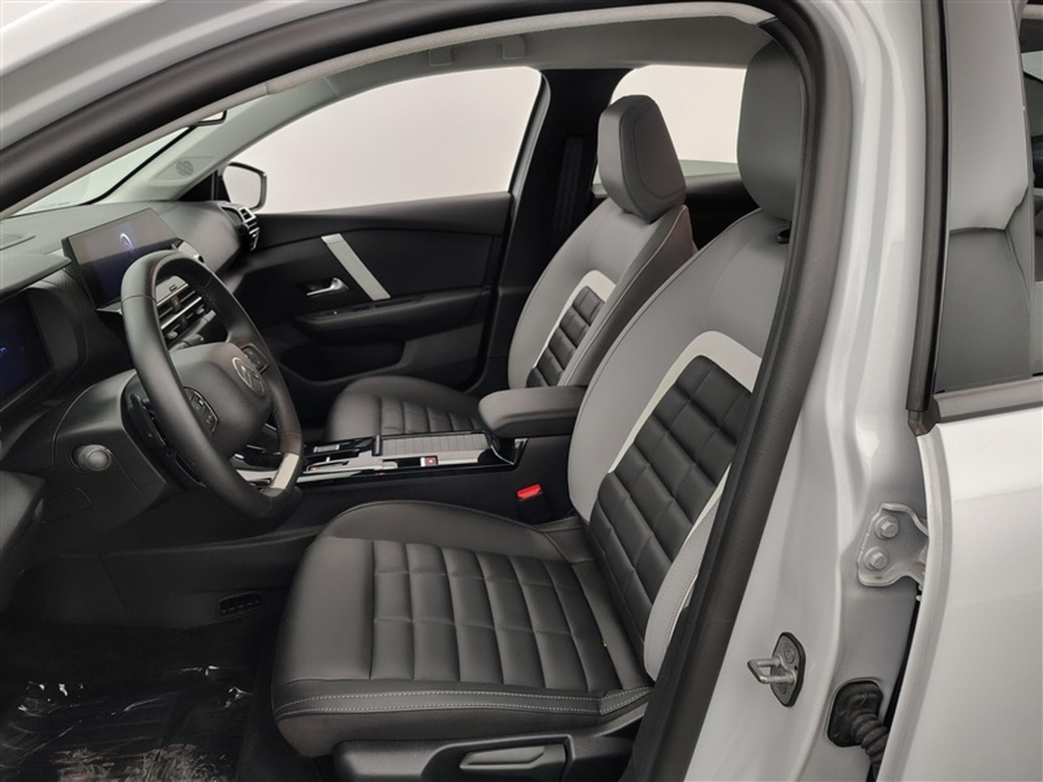 Citroën C4 X 1.2 Hybrid 145cv EAT8 Max NAVI / FULL LED / CUIR / CAMERA (2025) - Photo 7