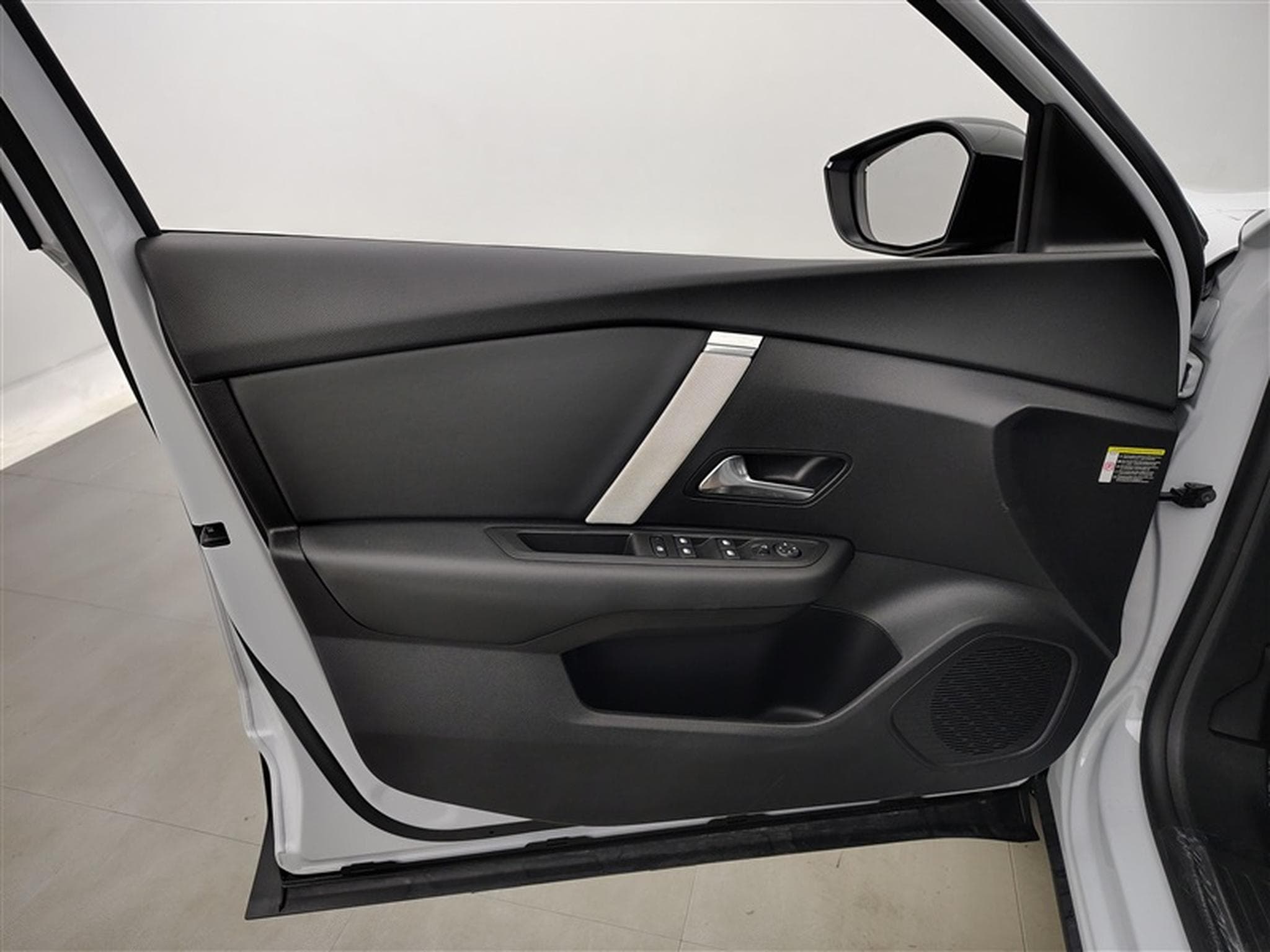 Citroën C4 X 1.2 Hybrid 145cv EAT8 Max NAVI / FULL LED / CUIR / CAMERA (2025) - Photo 17