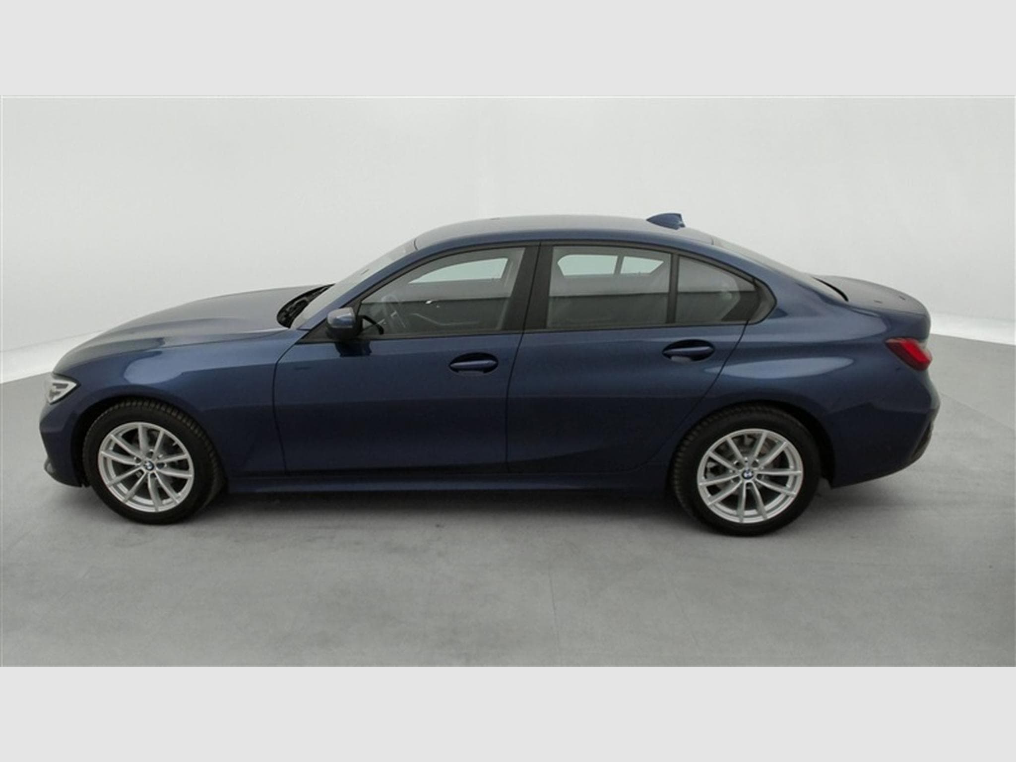 BMW 318 318 d Business CUIR/NAVI/FULL LED/JA/PDC AV AR (2022) - Photo 3