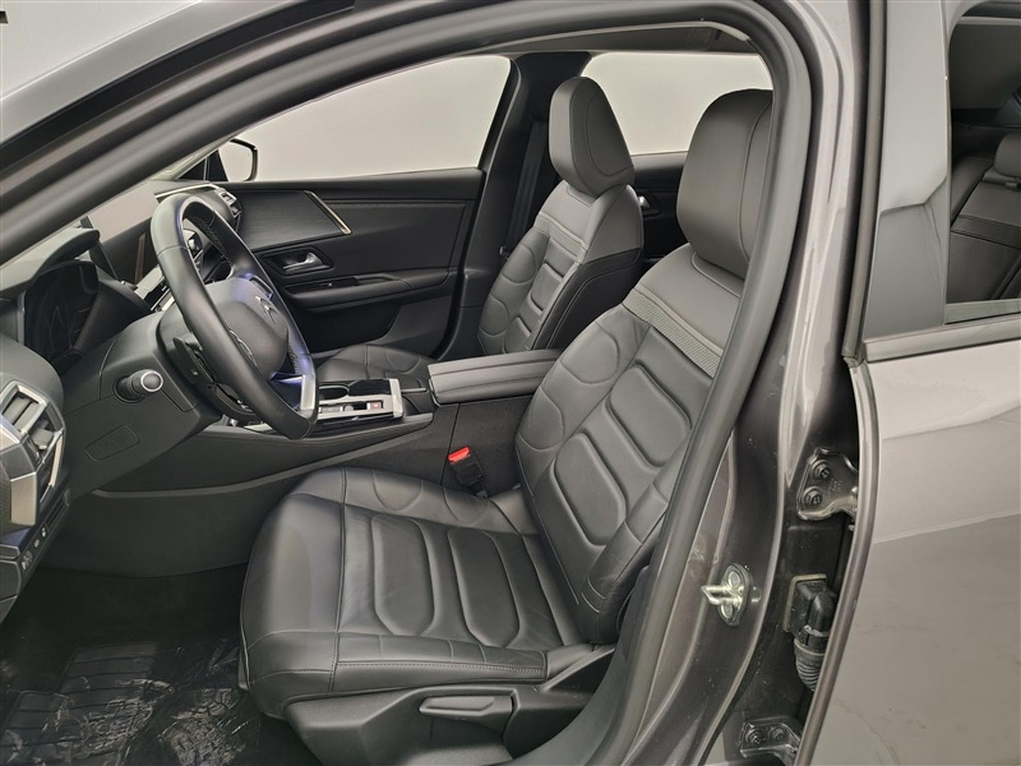 Citroën C5 X 1.2 PureTech 130cv EAT8 Plus NAVI / FULL LED / CUIR / JA 19" (2024) - Photo 7