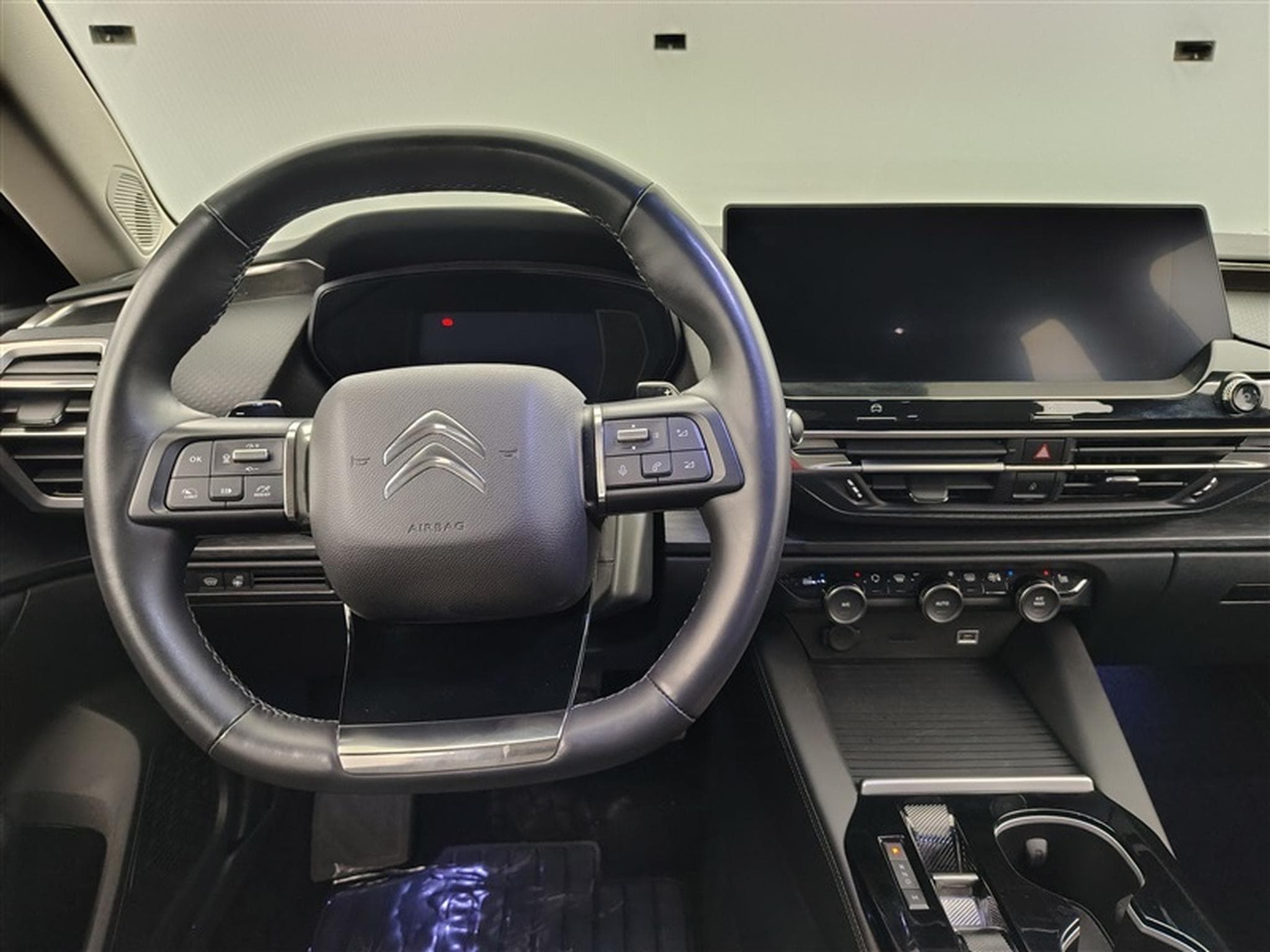 Citroën C5 X 1.2 PureTech 130cv EAT8 Plus NAVI / FULL LED / CUIR / JA 19" (2024) - Photo 9