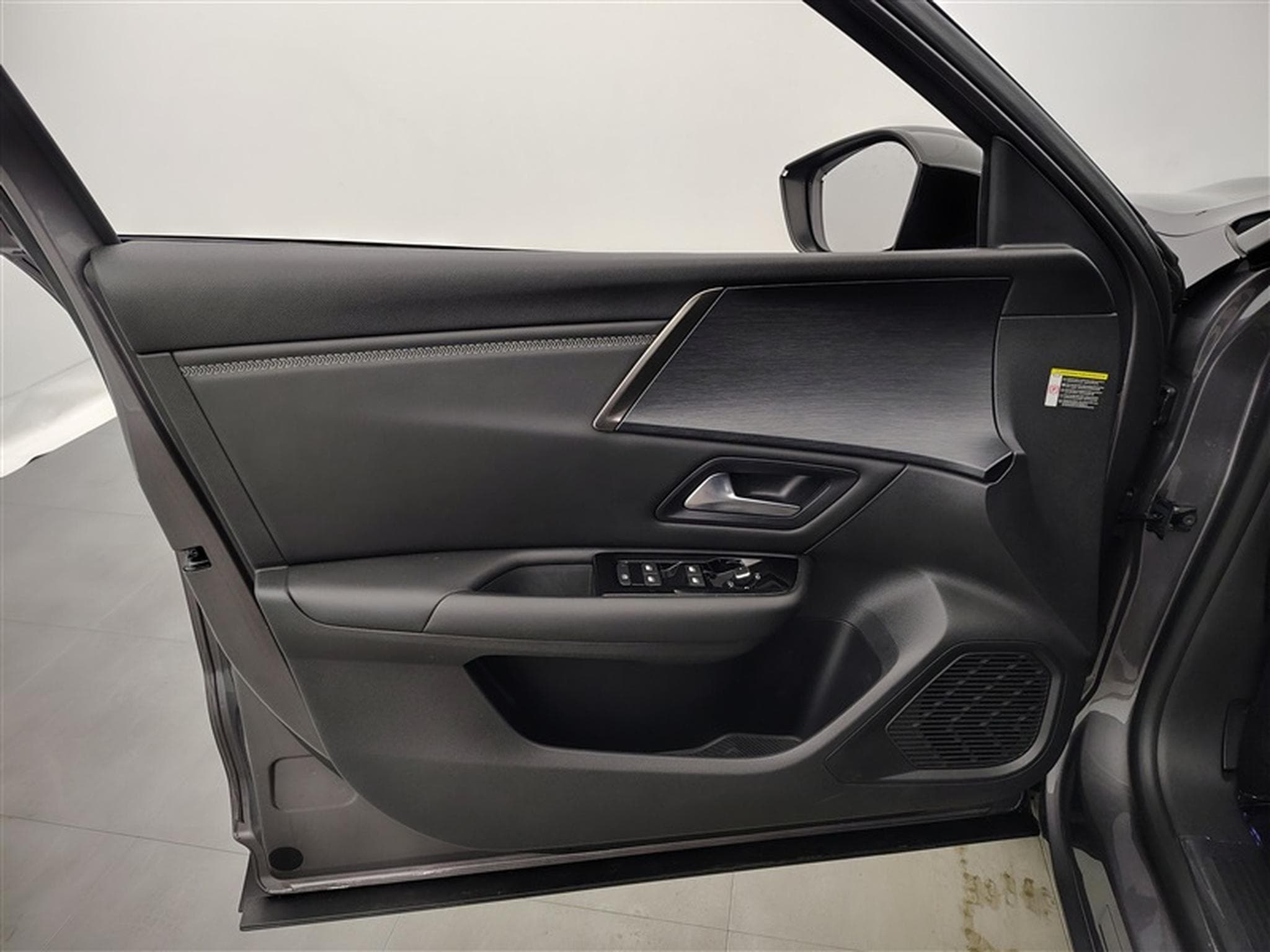 Citroën C5 X 1.2 PureTech 130cv EAT8 Plus NAVI / FULL LED / CUIR / JA 19" (2024) - Photo 16