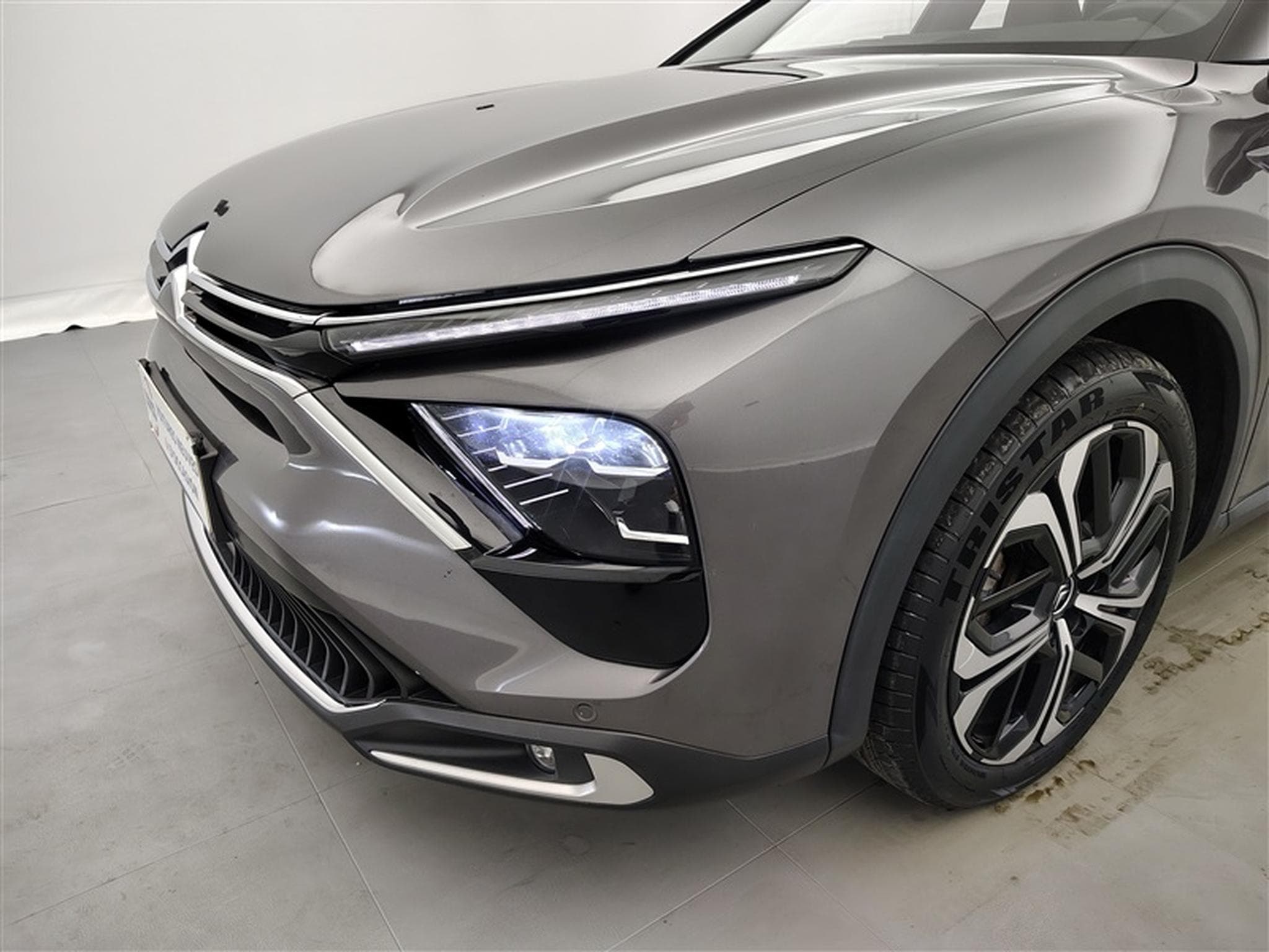 Citroën C5 X 1.2 PureTech 130cv EAT8 Plus NAVI / FULL LED / CUIR / JA 19" (2024) - Photo 15