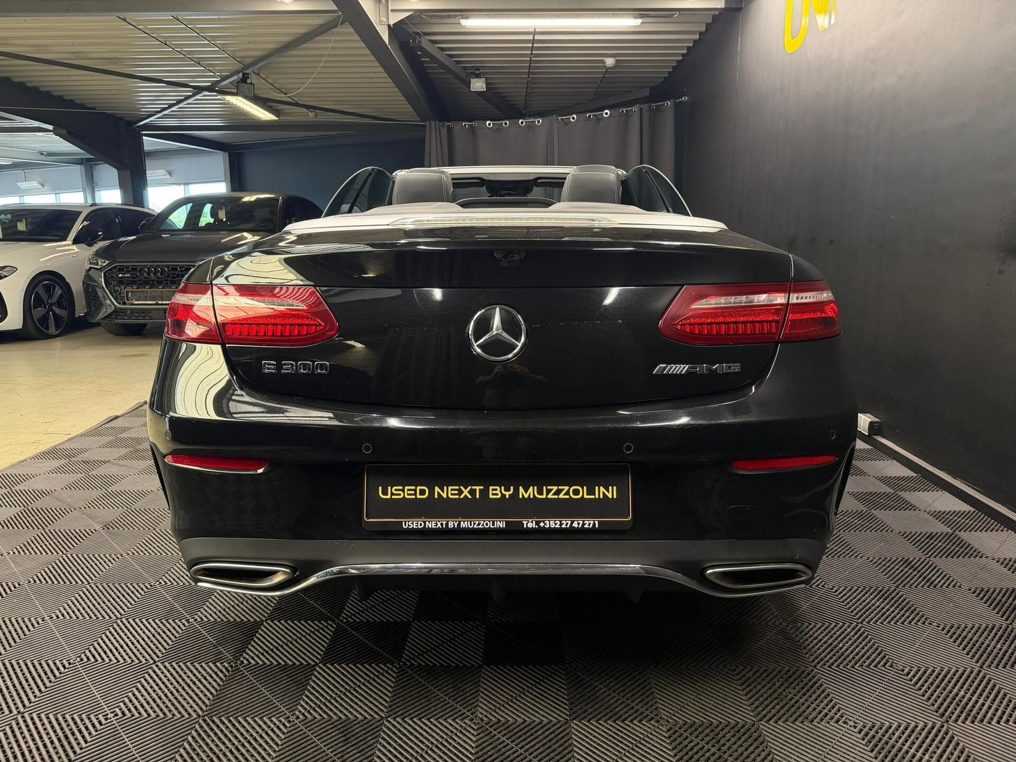 Mercedes E 300 2.0 E 300 Cabriolet AMG-Line (2017) - Photo 4