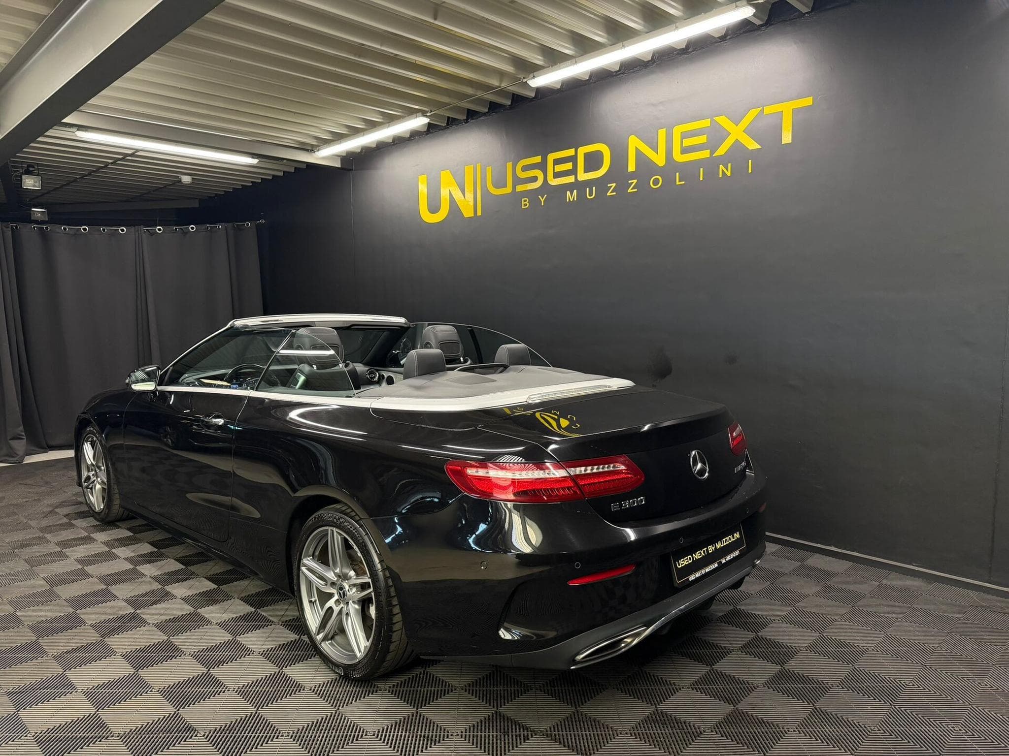 Mercedes E 300 2.0 E 300 Cabriolet AMG-Line (2017) - Photo 5