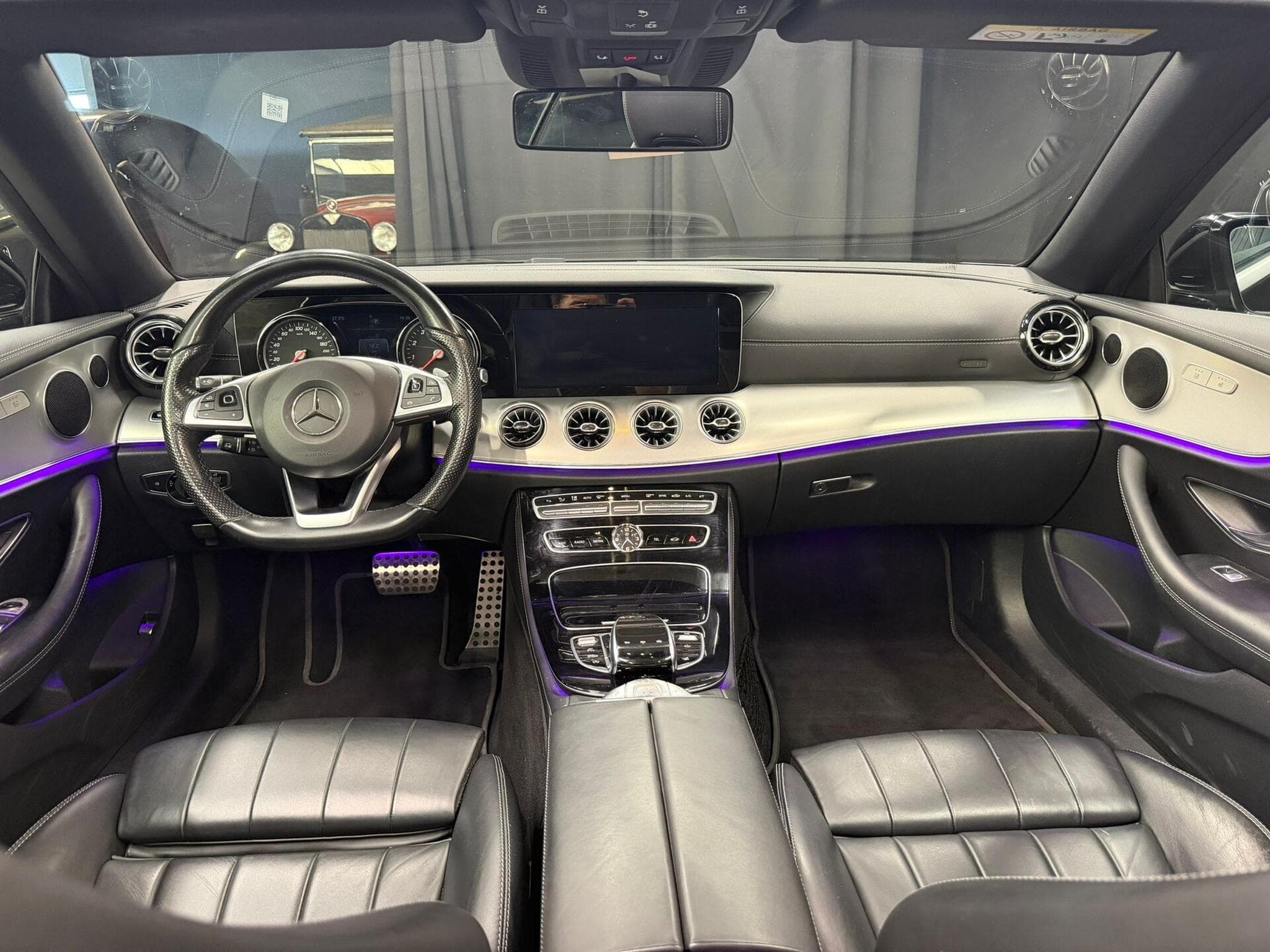 Mercedes E 300 2.0 E 300 Cabriolet AMG-Line (2017) - Photo 2