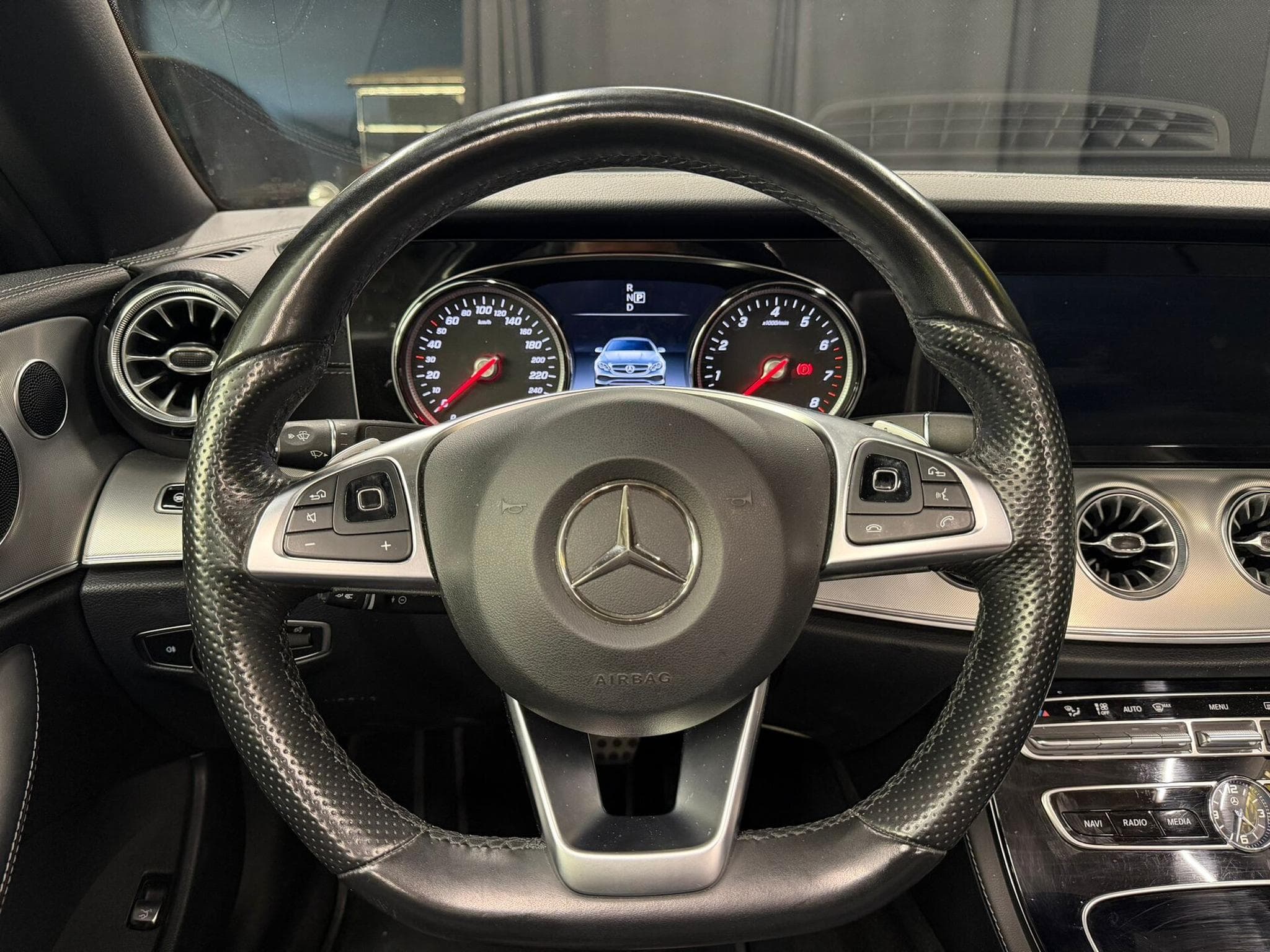 Mercedes E 300 2.0 E 300 Cabriolet AMG-Line (2017) - Photo 10
