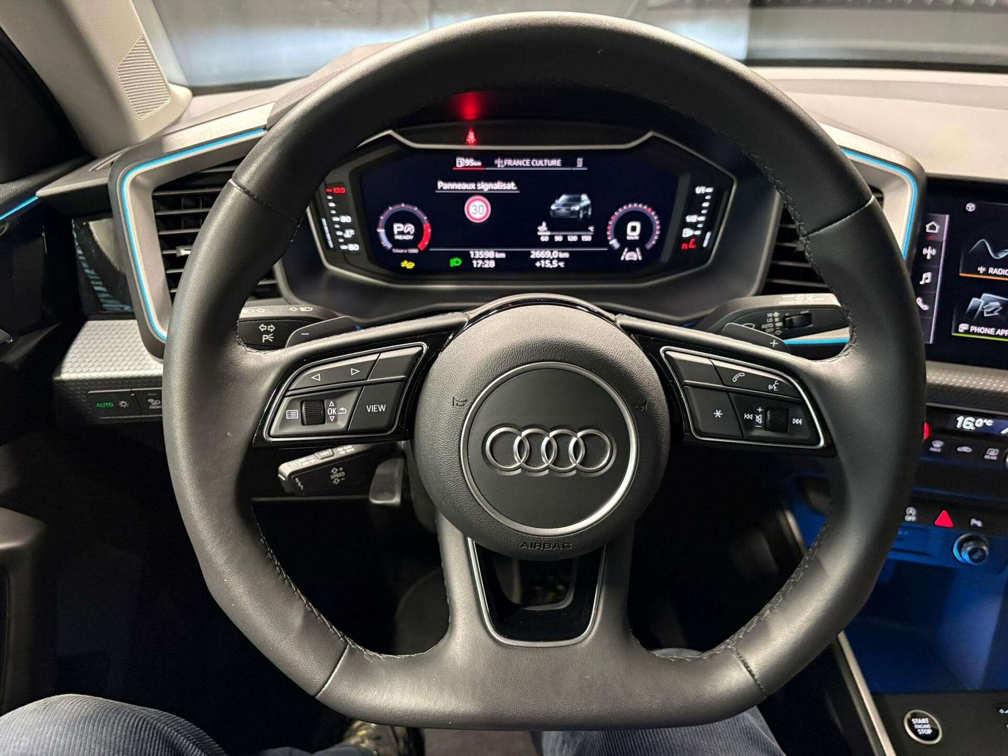 Audi A1 30 TFSI 115cv S-TRONIC Black Edition CAMERA/ECLAIRAGE D'AMBI (2025) - Photo 10